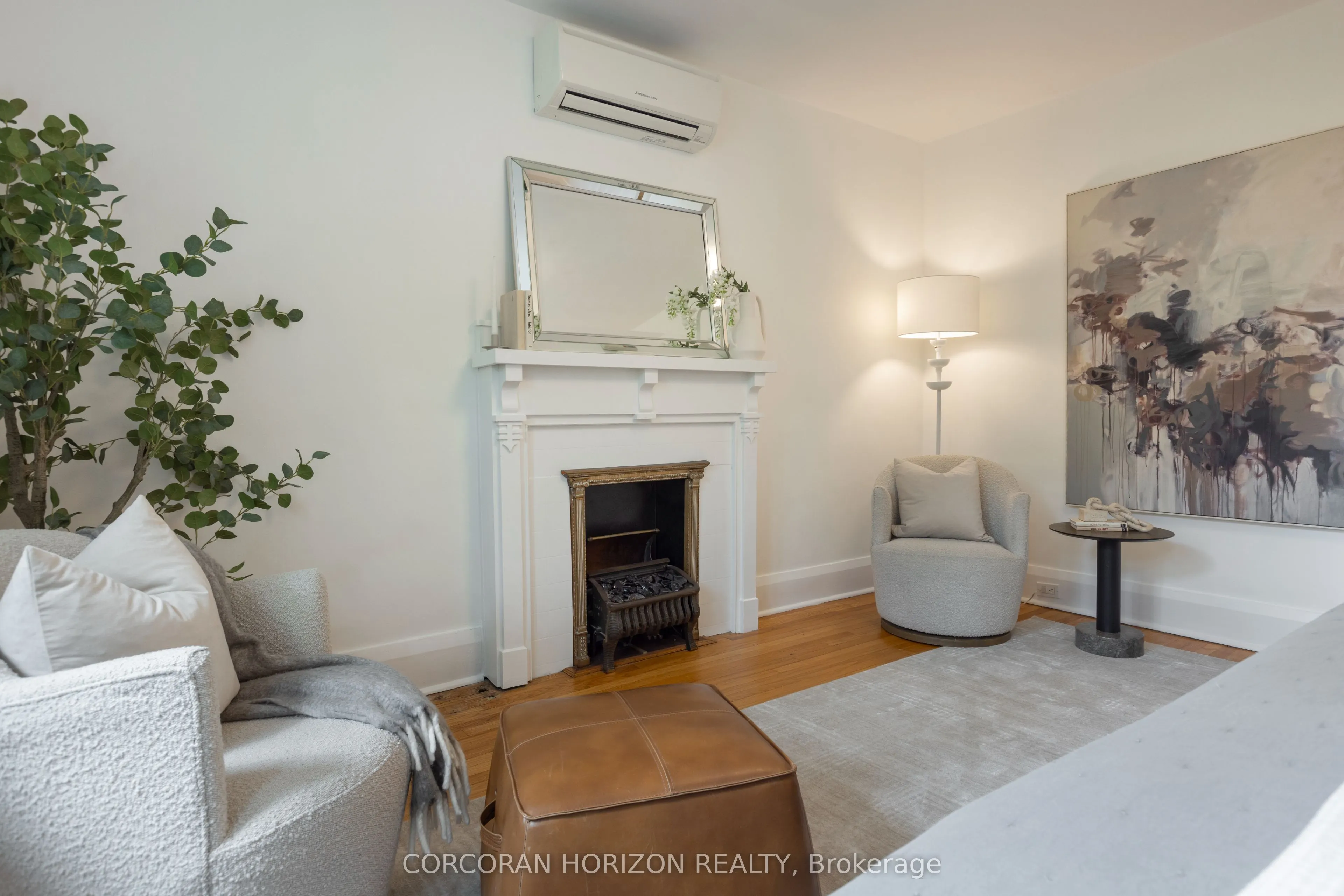 64 Manor Road E