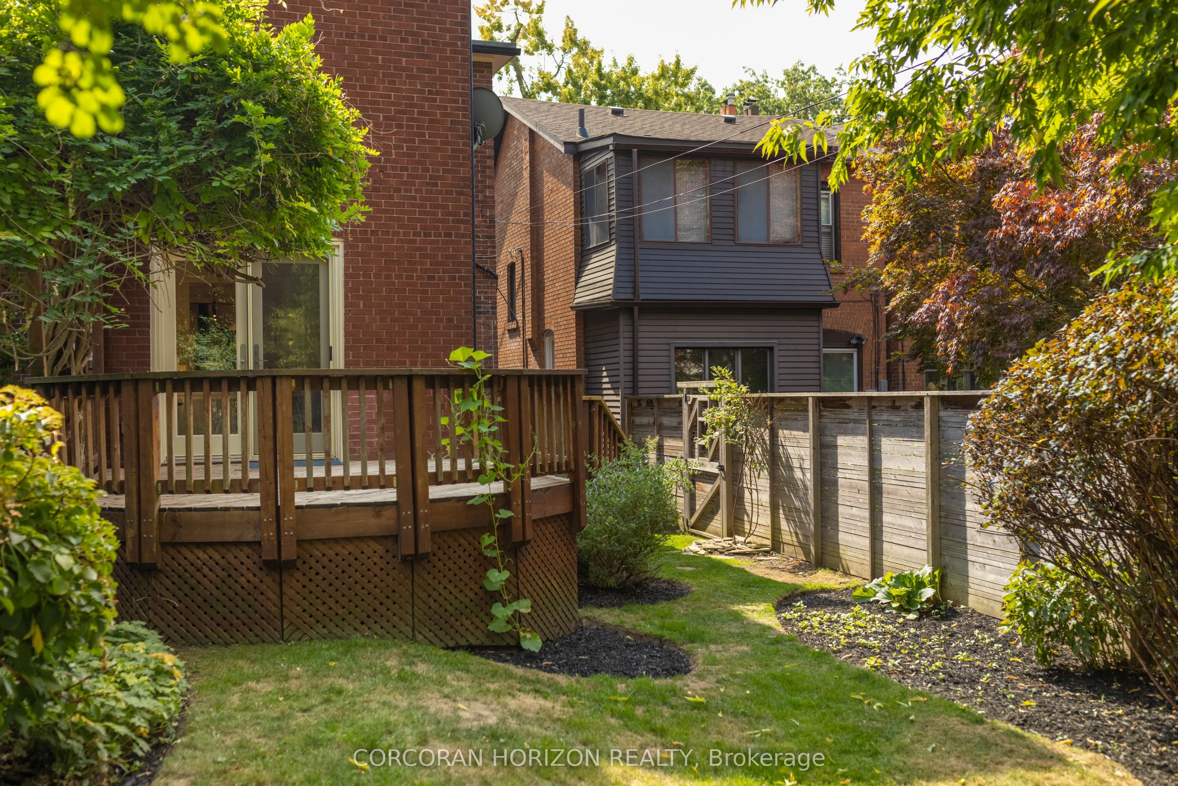 64 Manor Road E