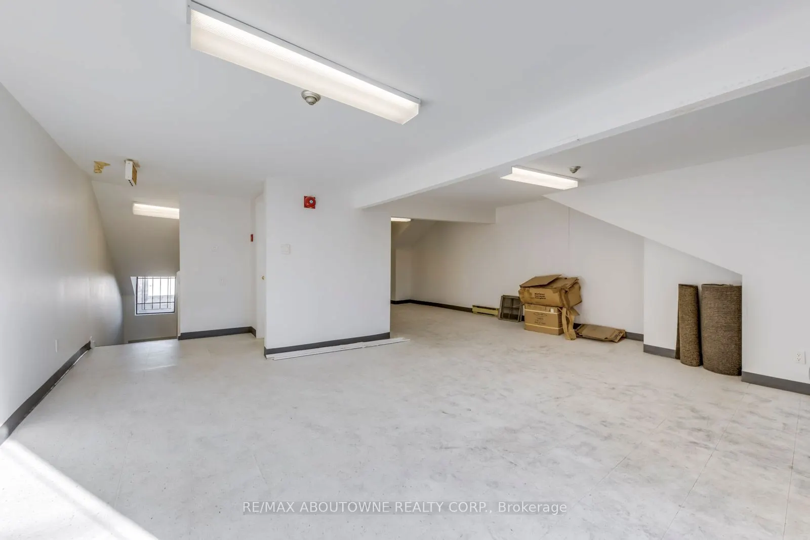 454 Dundas Street W, #2-3 FL