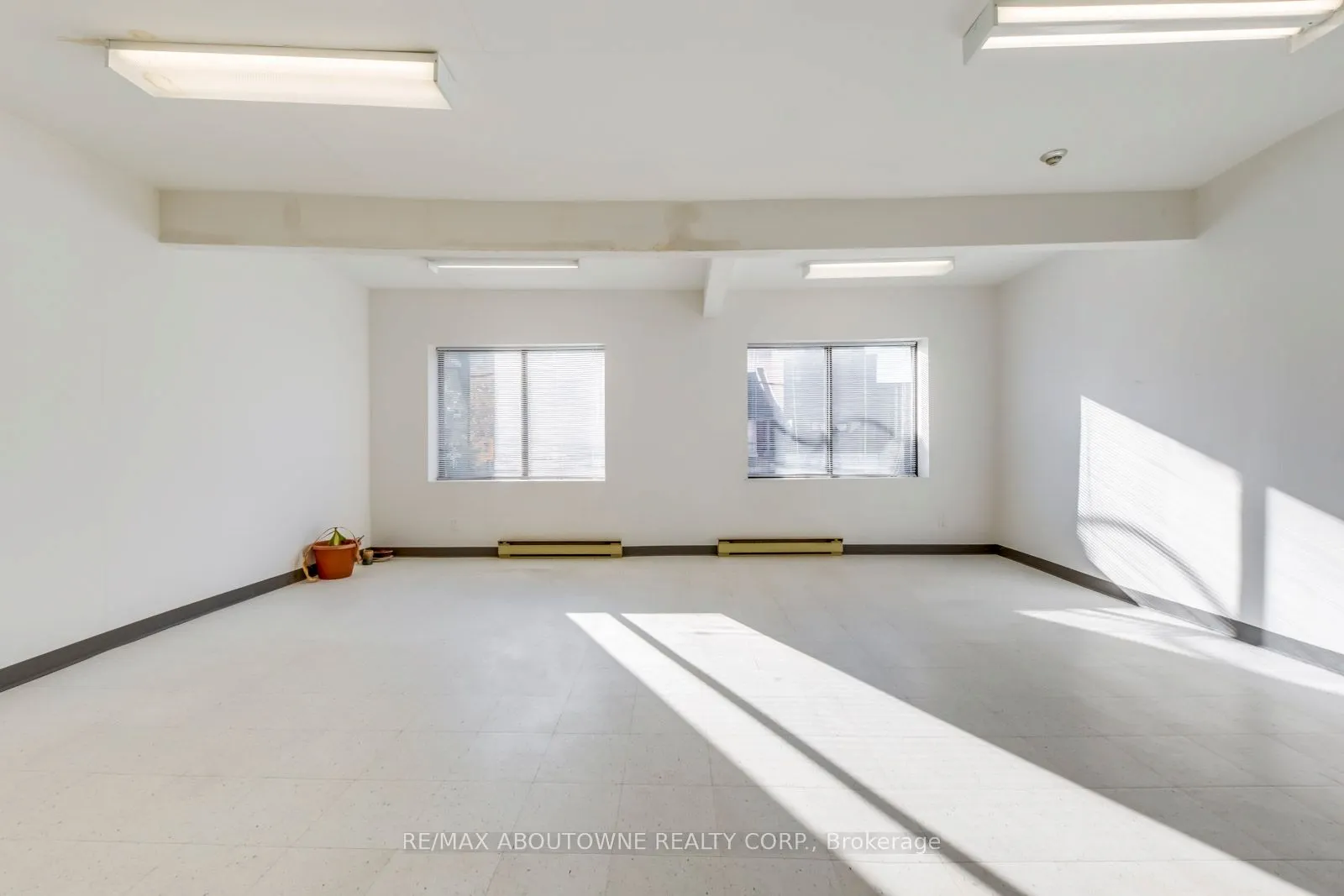 454 Dundas Street W, #2-3 FL