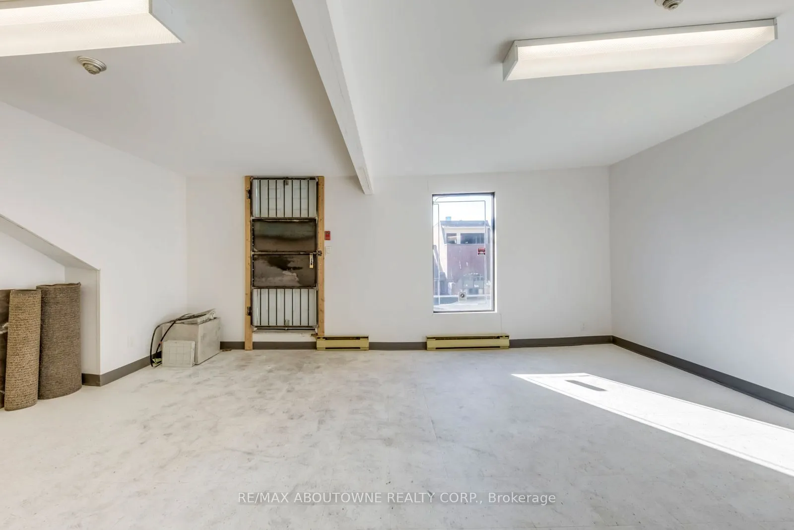 454 Dundas Street W, #2-3 FL