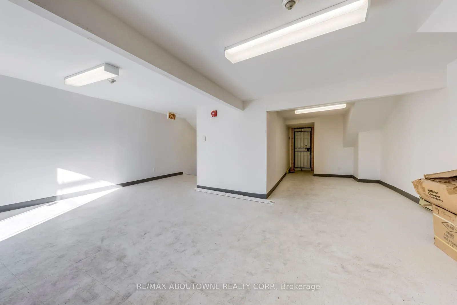 454 Dundas Street W, #2-3 FL