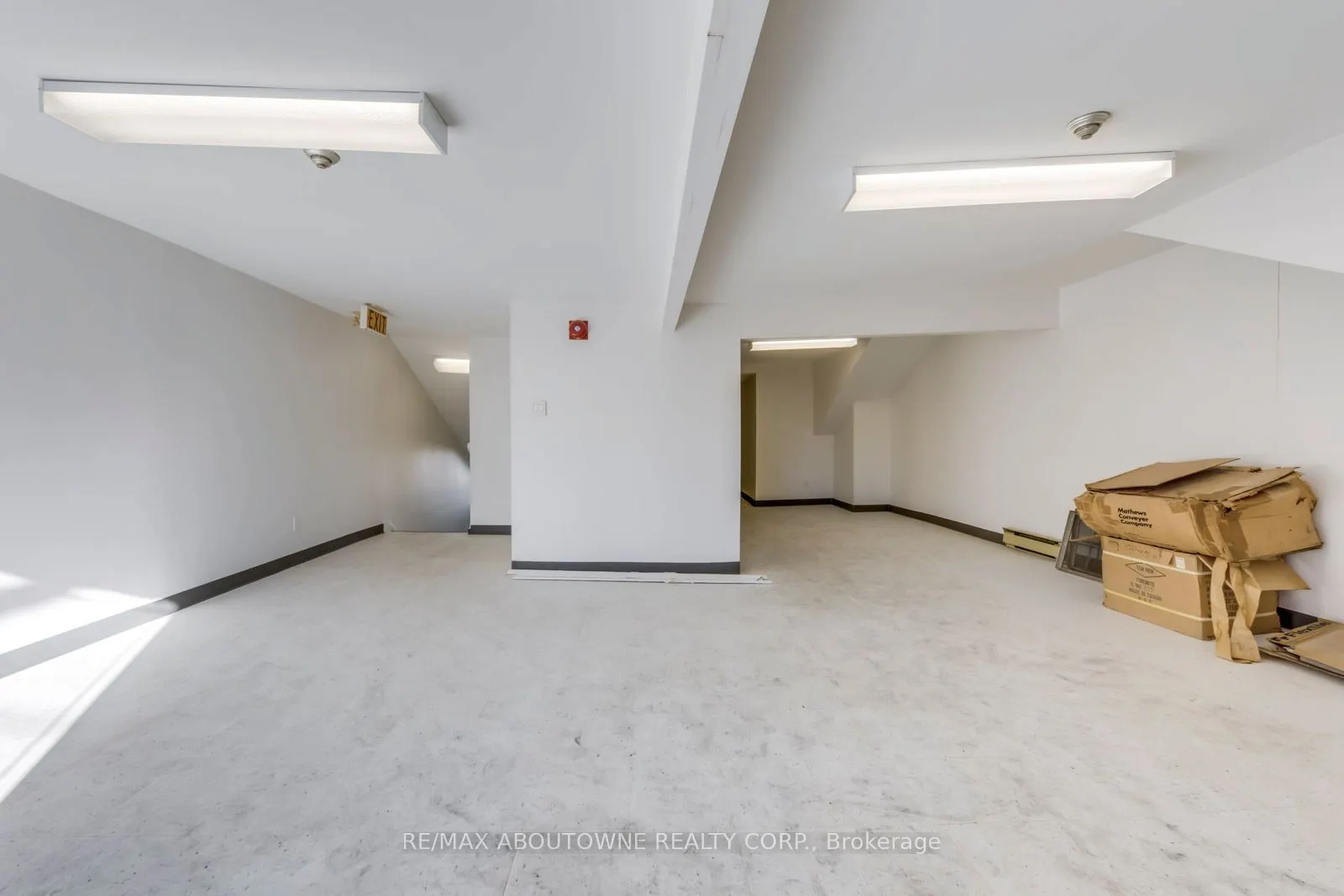 454 Dundas Street W, #2-3 FL