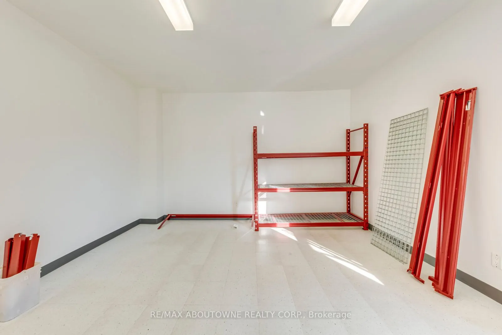 454 Dundas Street W, #2-3 FL