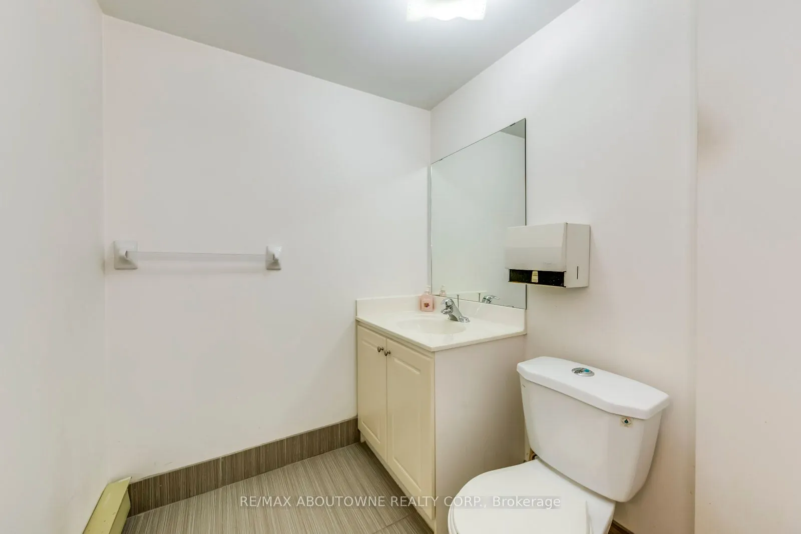 454 Dundas Street W, #2-3 FL