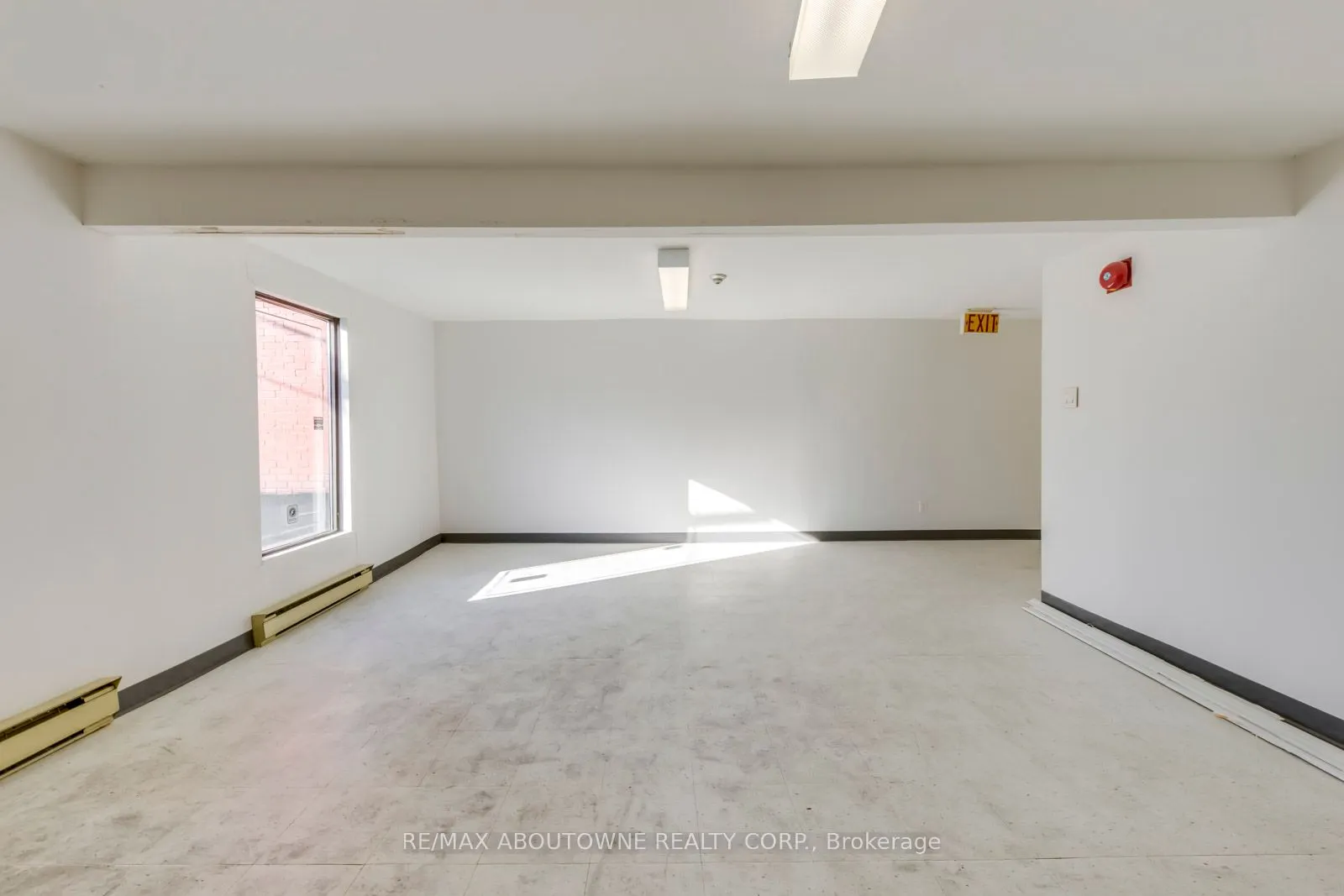 454 Dundas Street W, #2-3 FL