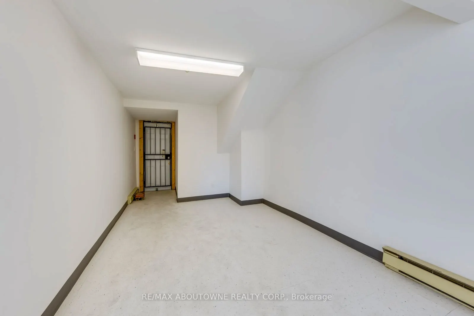 454 Dundas Street W, #2-3 FL