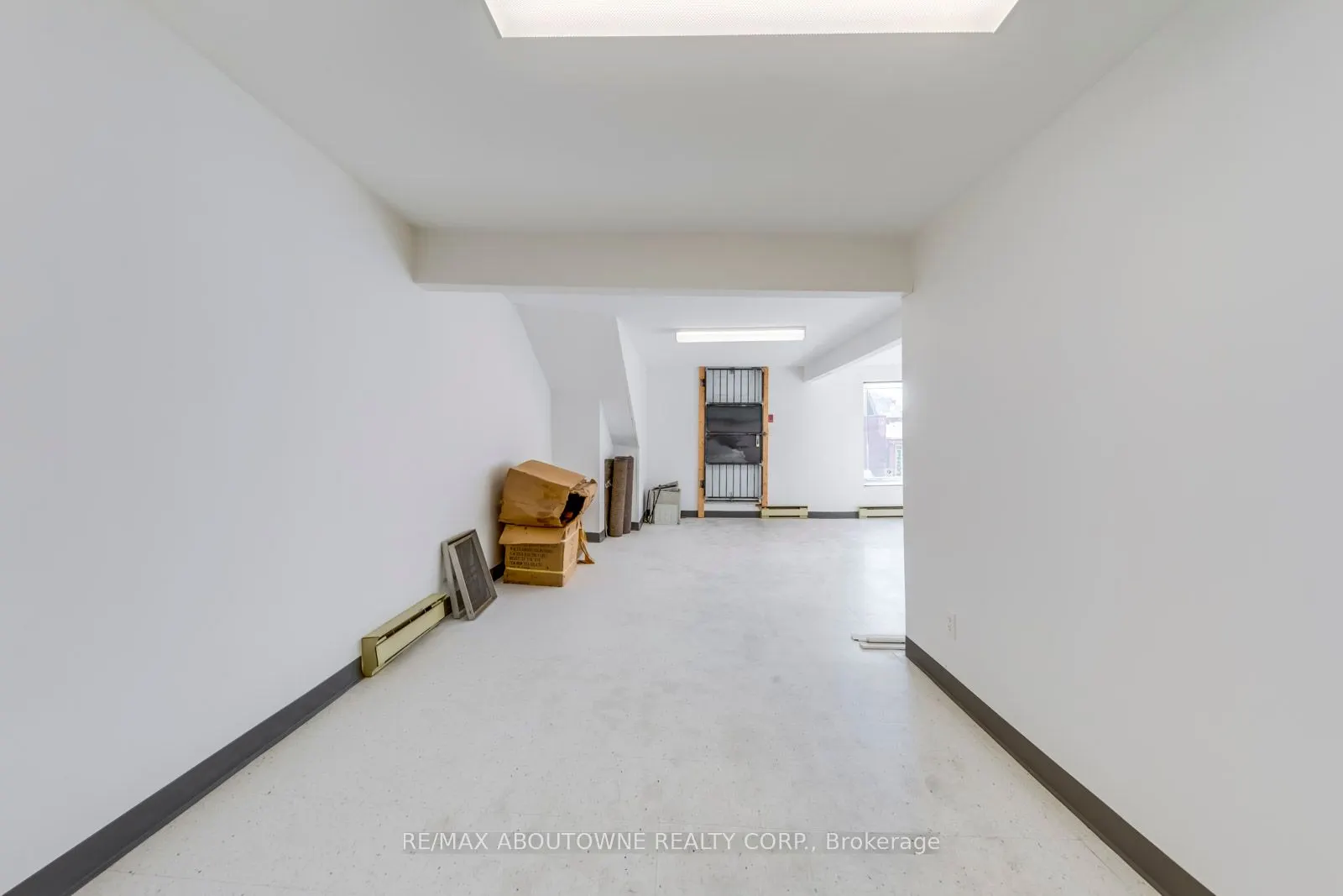 454 Dundas Street W, #2-3 FL