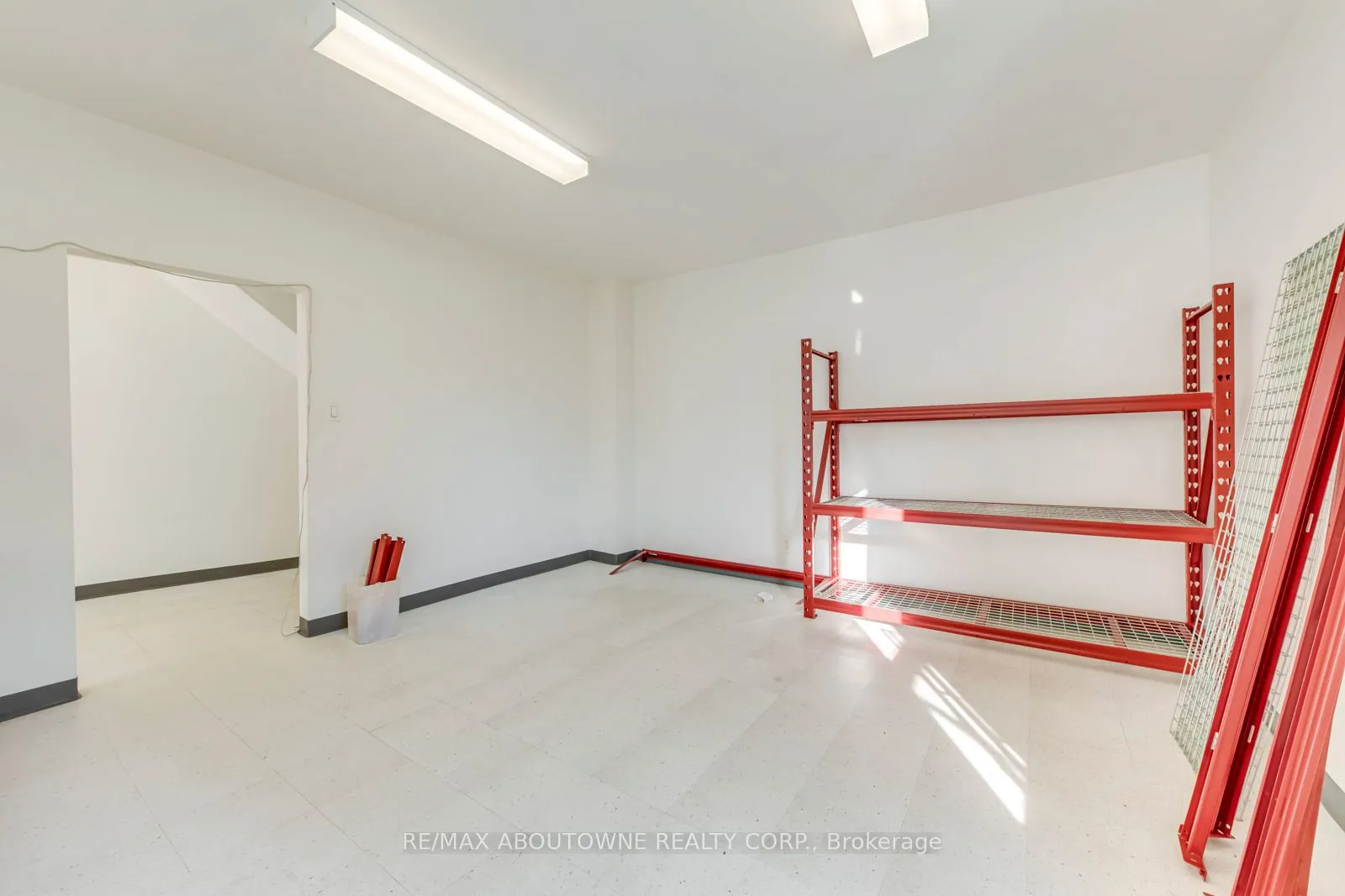 454 Dundas Street W, #2-3 FL
