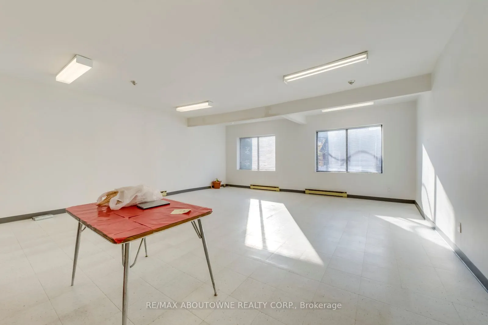 454 Dundas Street W, #2-3 FL