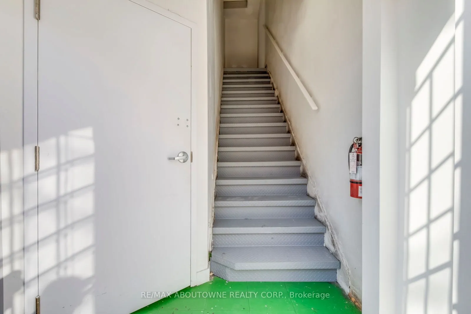 454 Dundas Street W, #2-3 FL