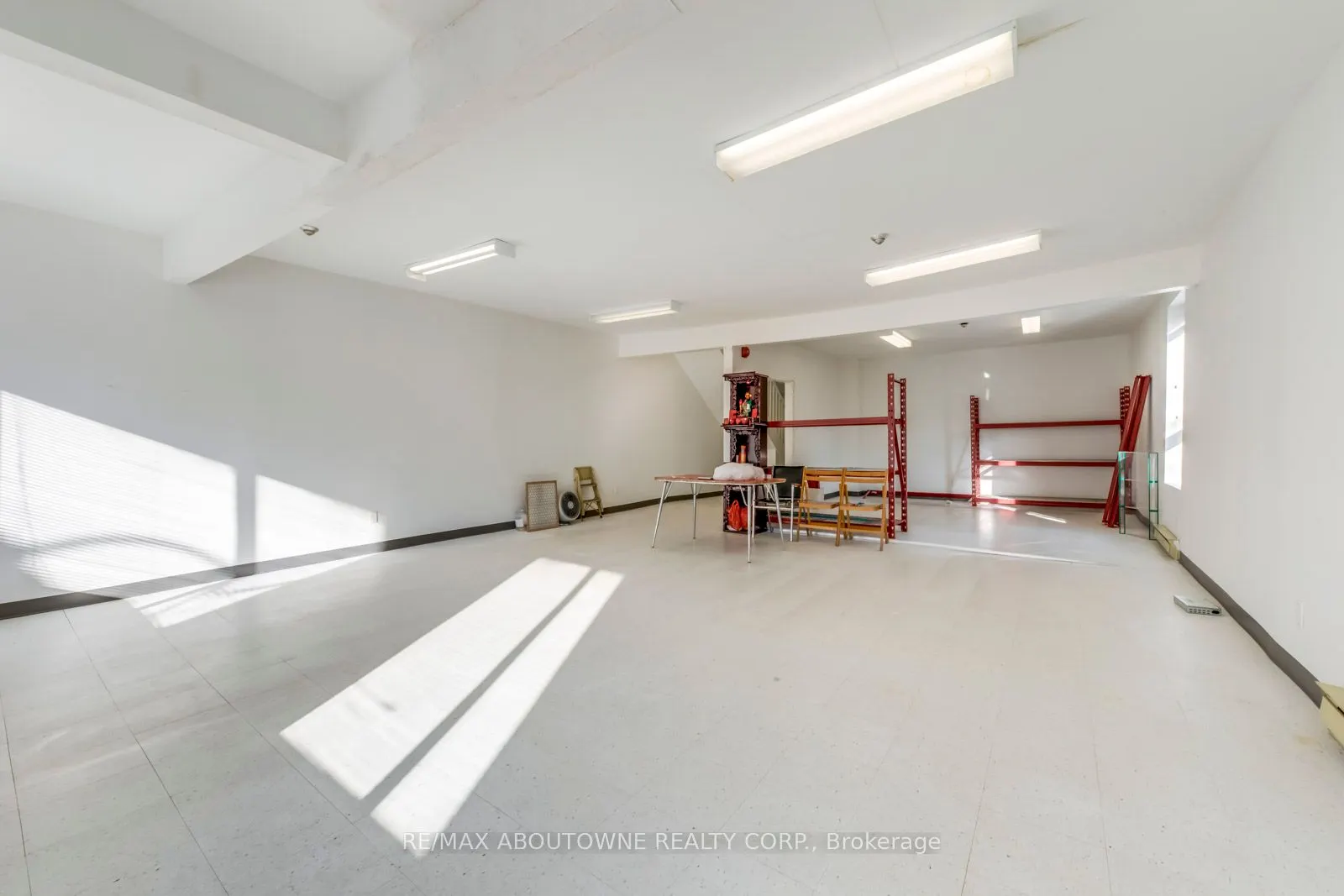 454 Dundas Street W, #2-3 FL