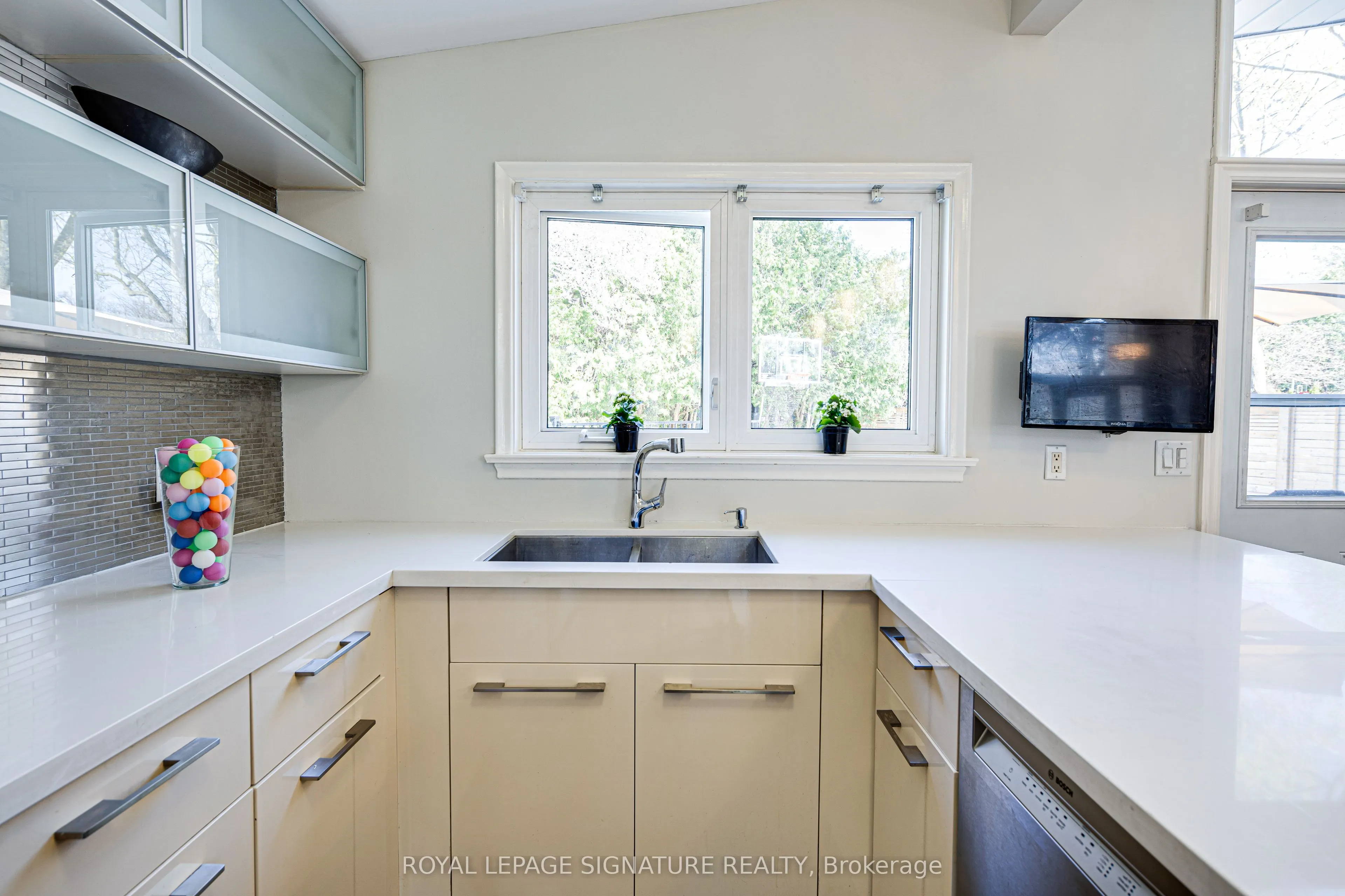 2 Parmbelle Crescent