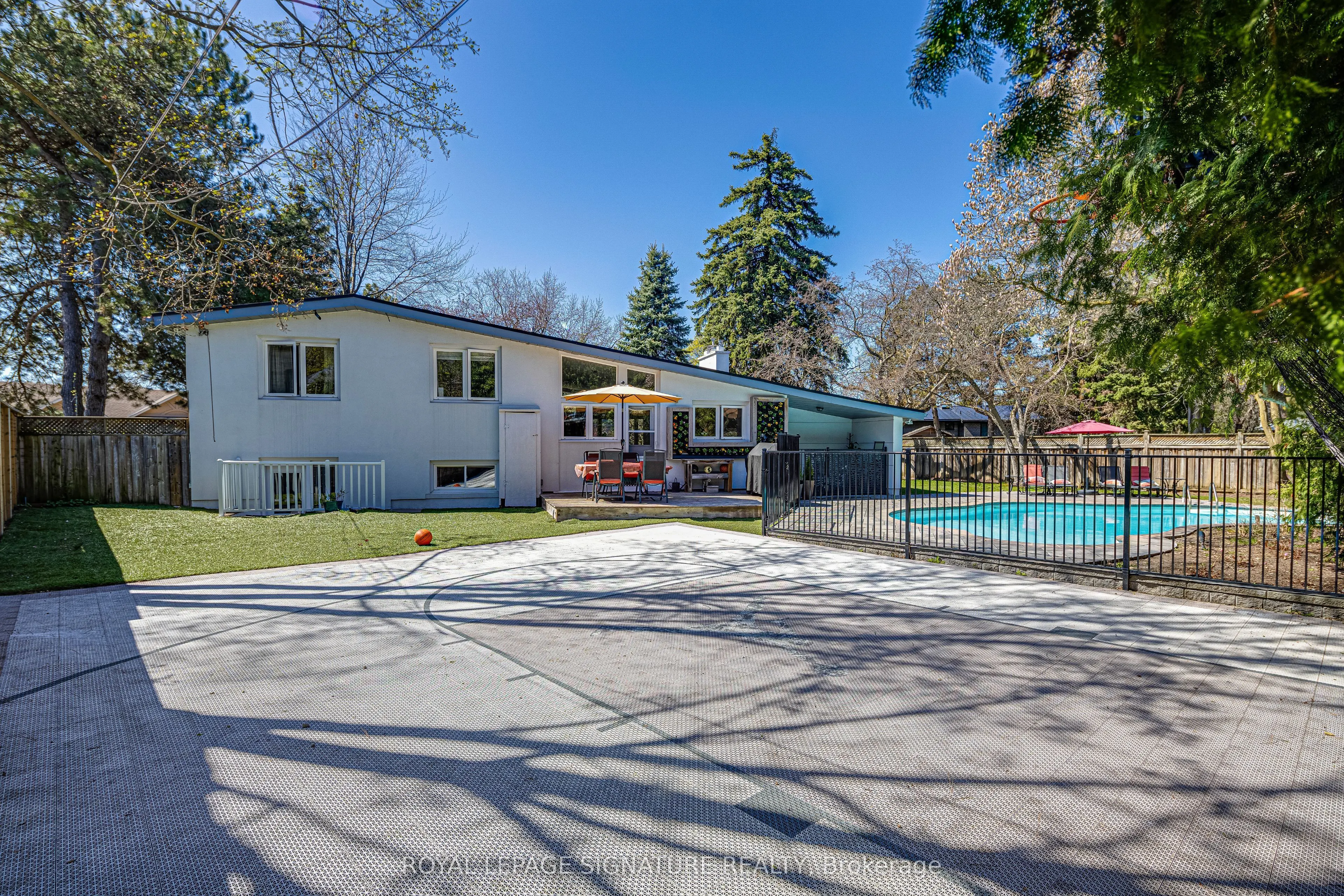 2 Parmbelle Crescent