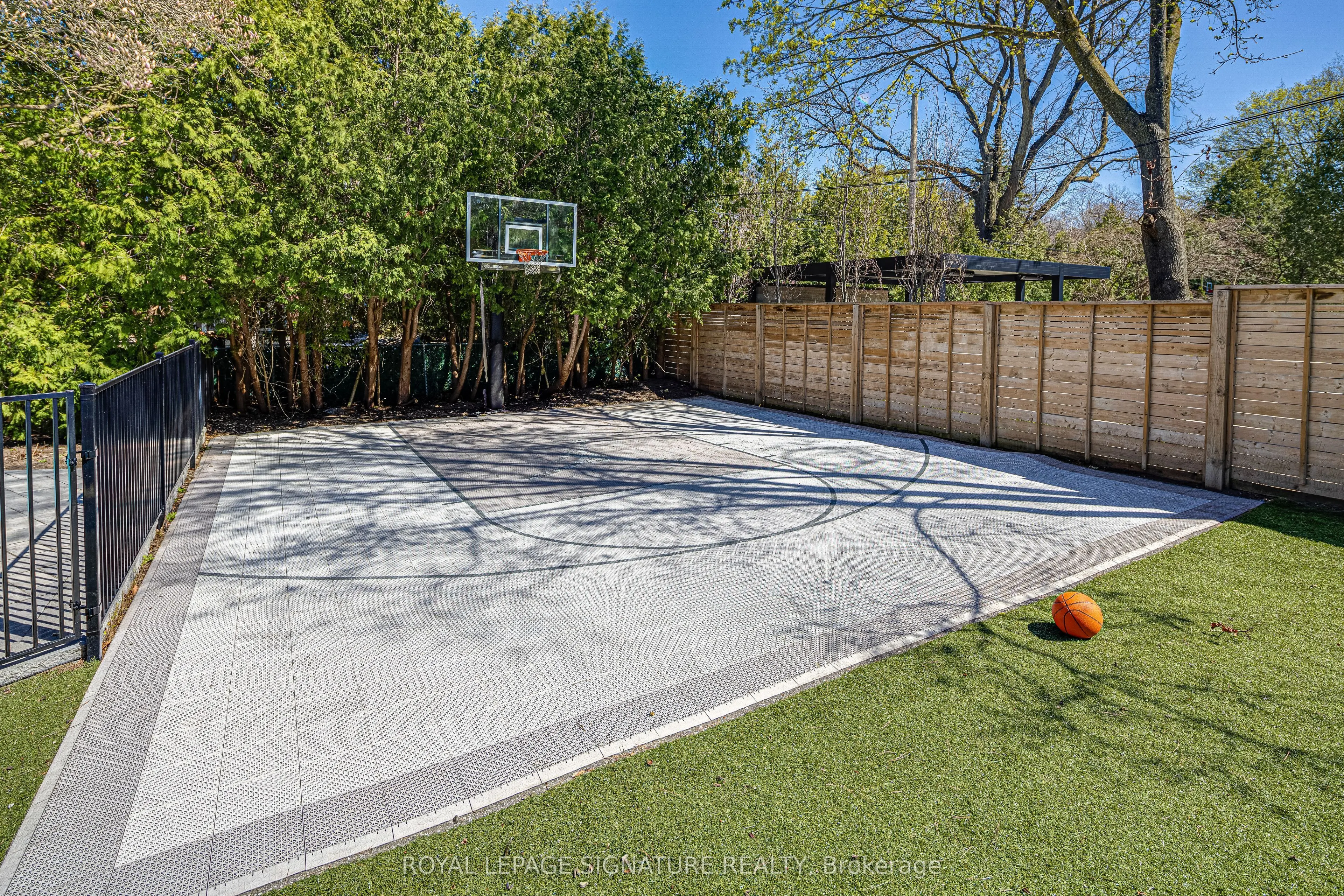 2 Parmbelle Crescent