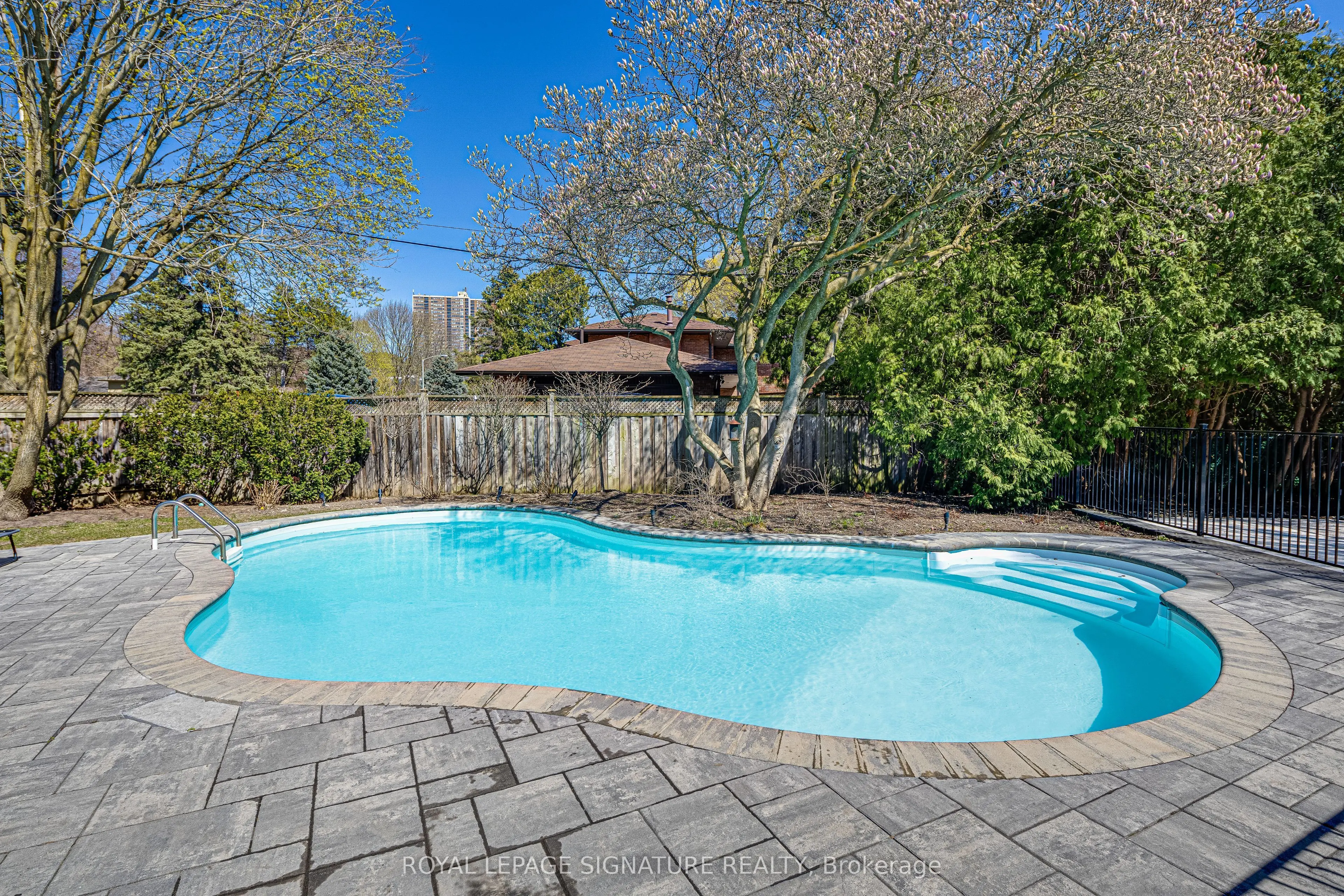 2 Parmbelle Crescent
