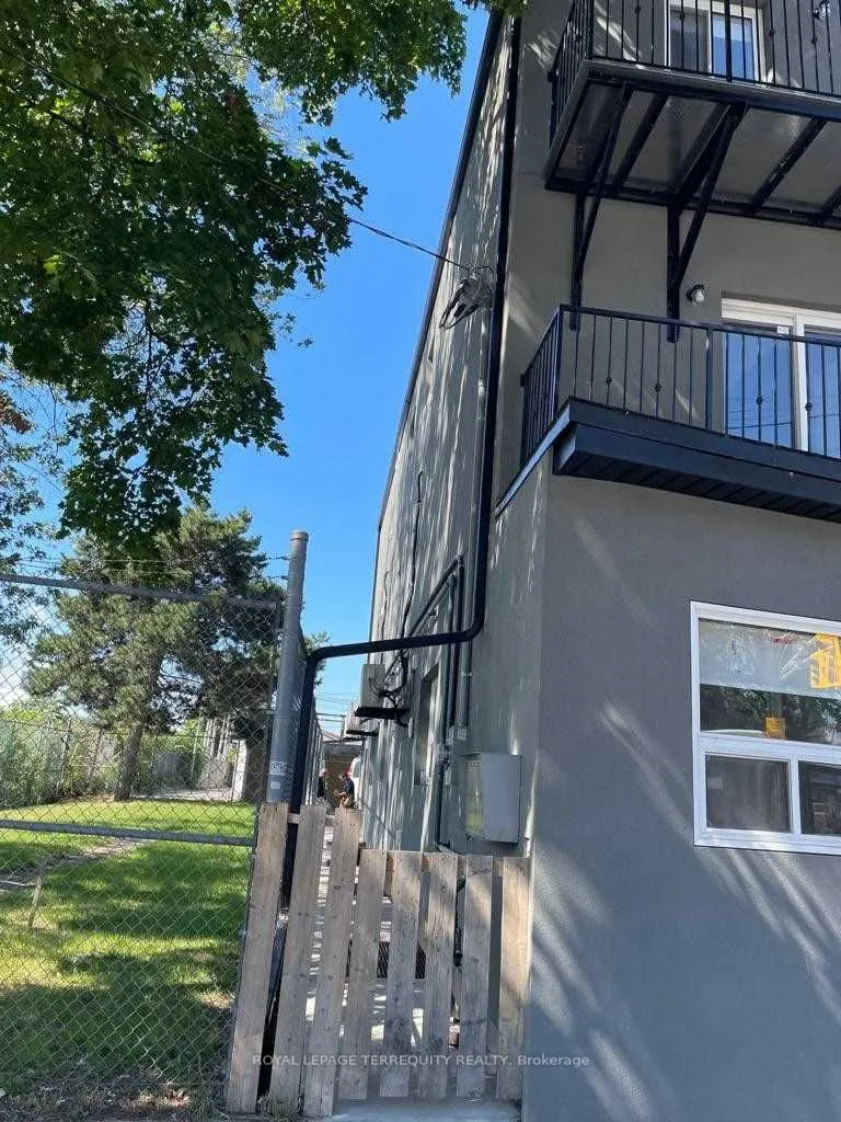 646 Lansdowne Avenue, #3