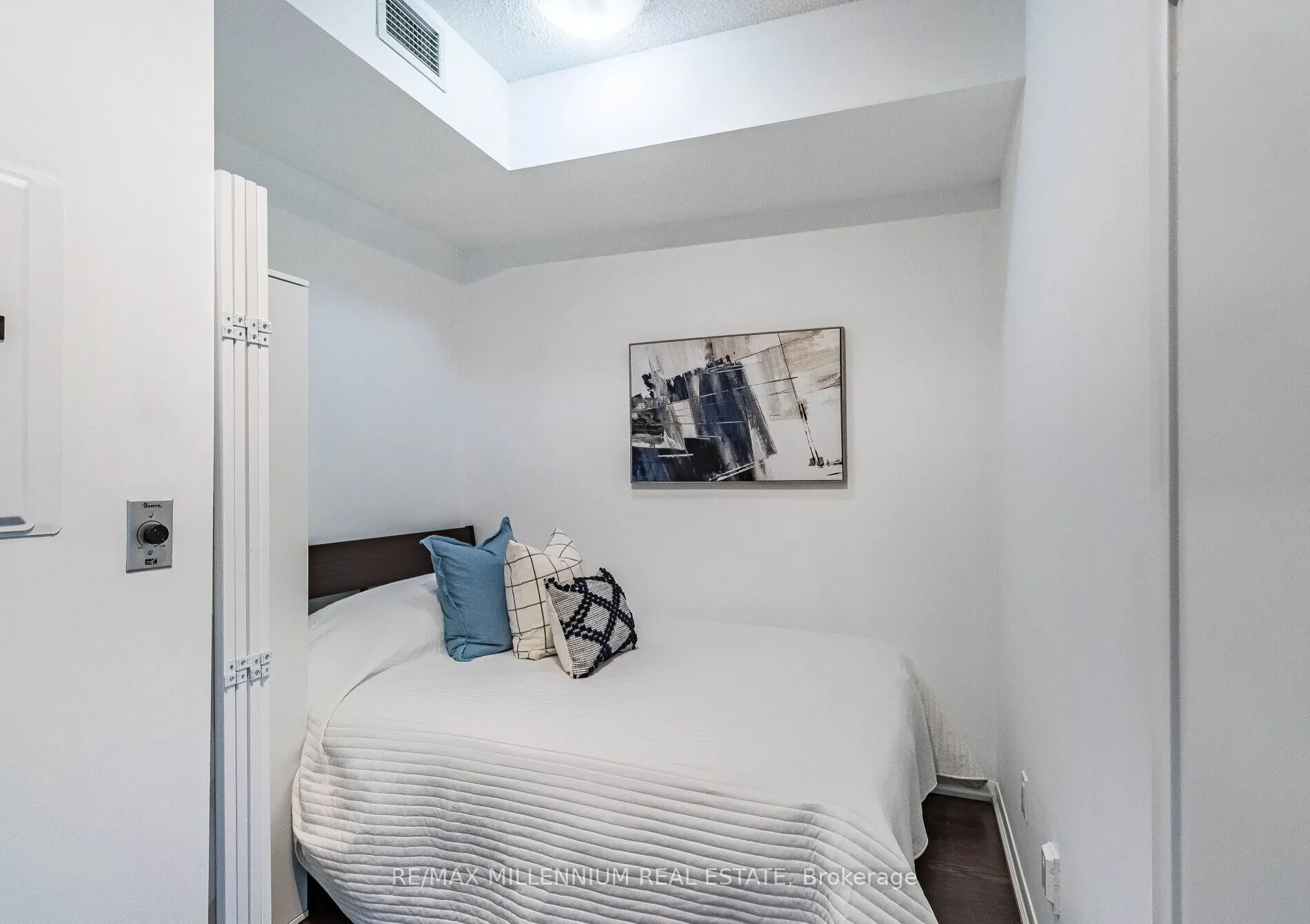 215 Fort York Boulevard, #712