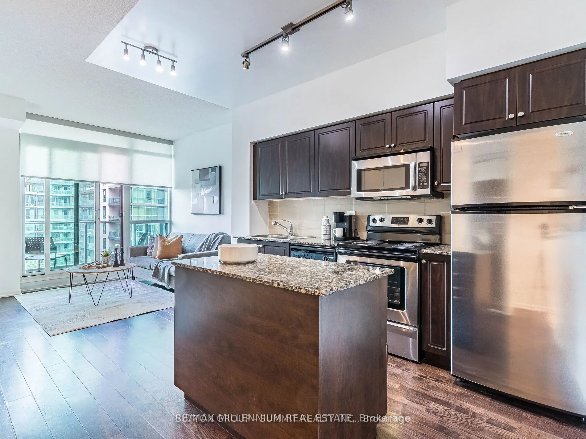 215 Fort York Boulevard, #712
