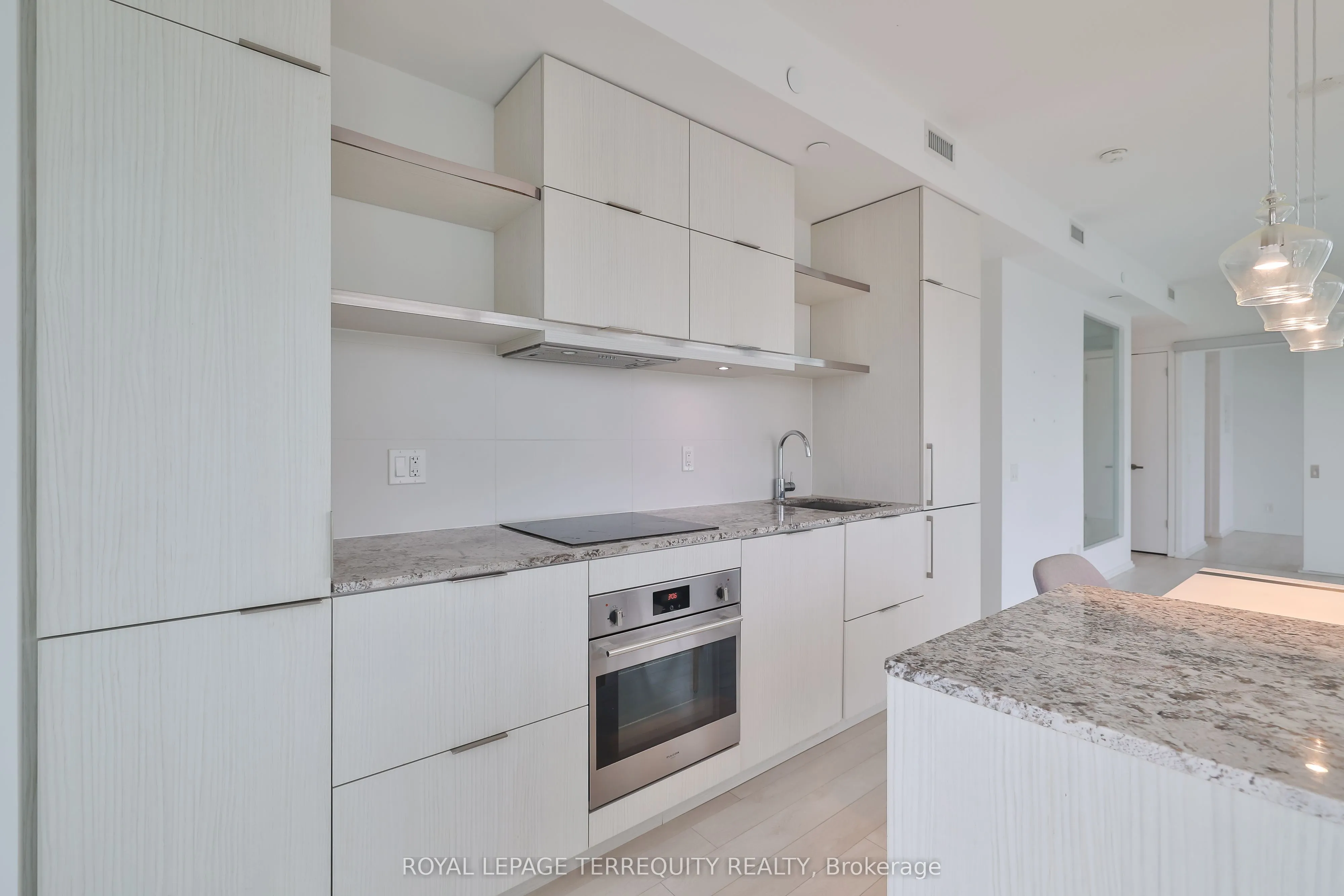197 Yonge Street, #2709