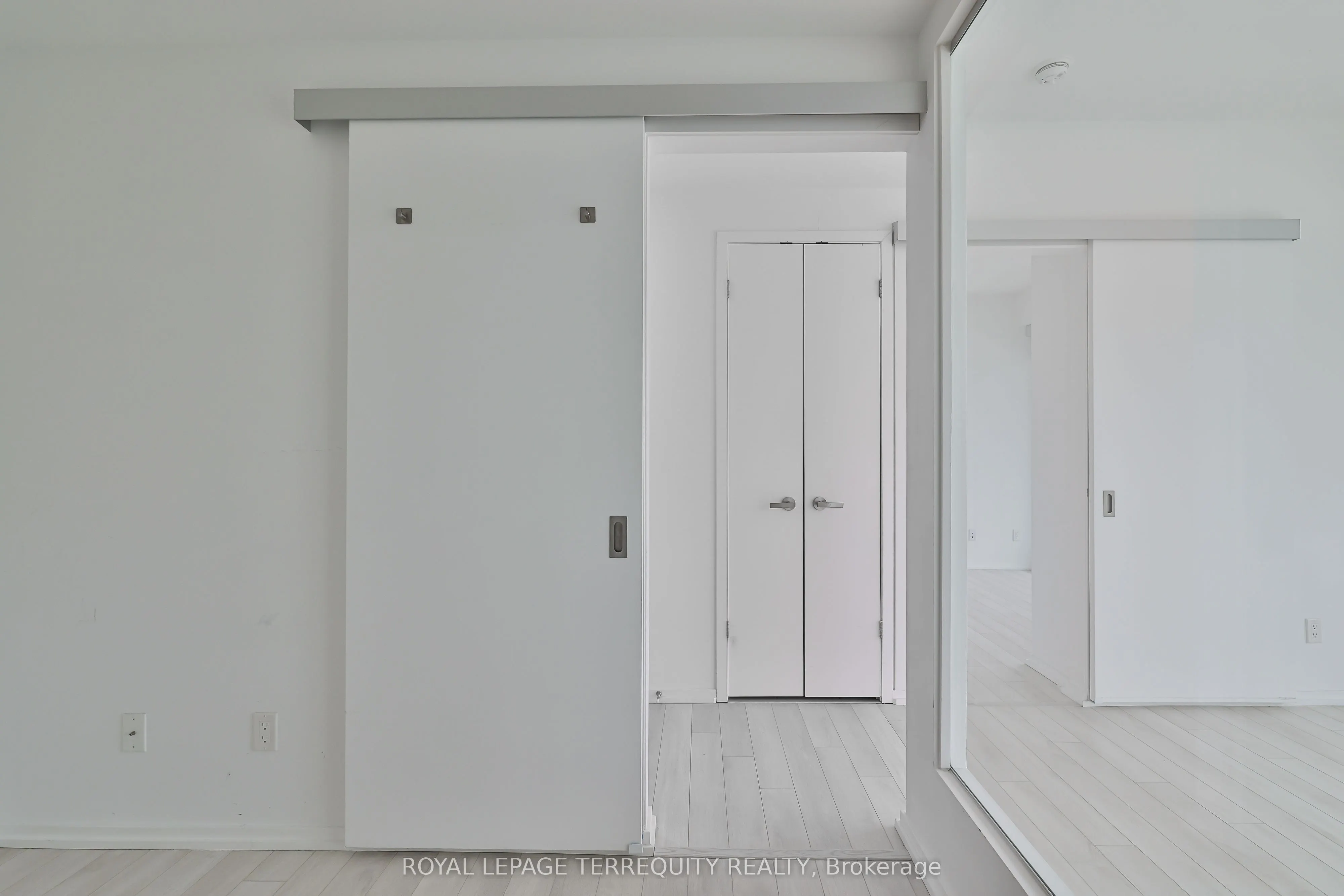 197 Yonge Street, #2709