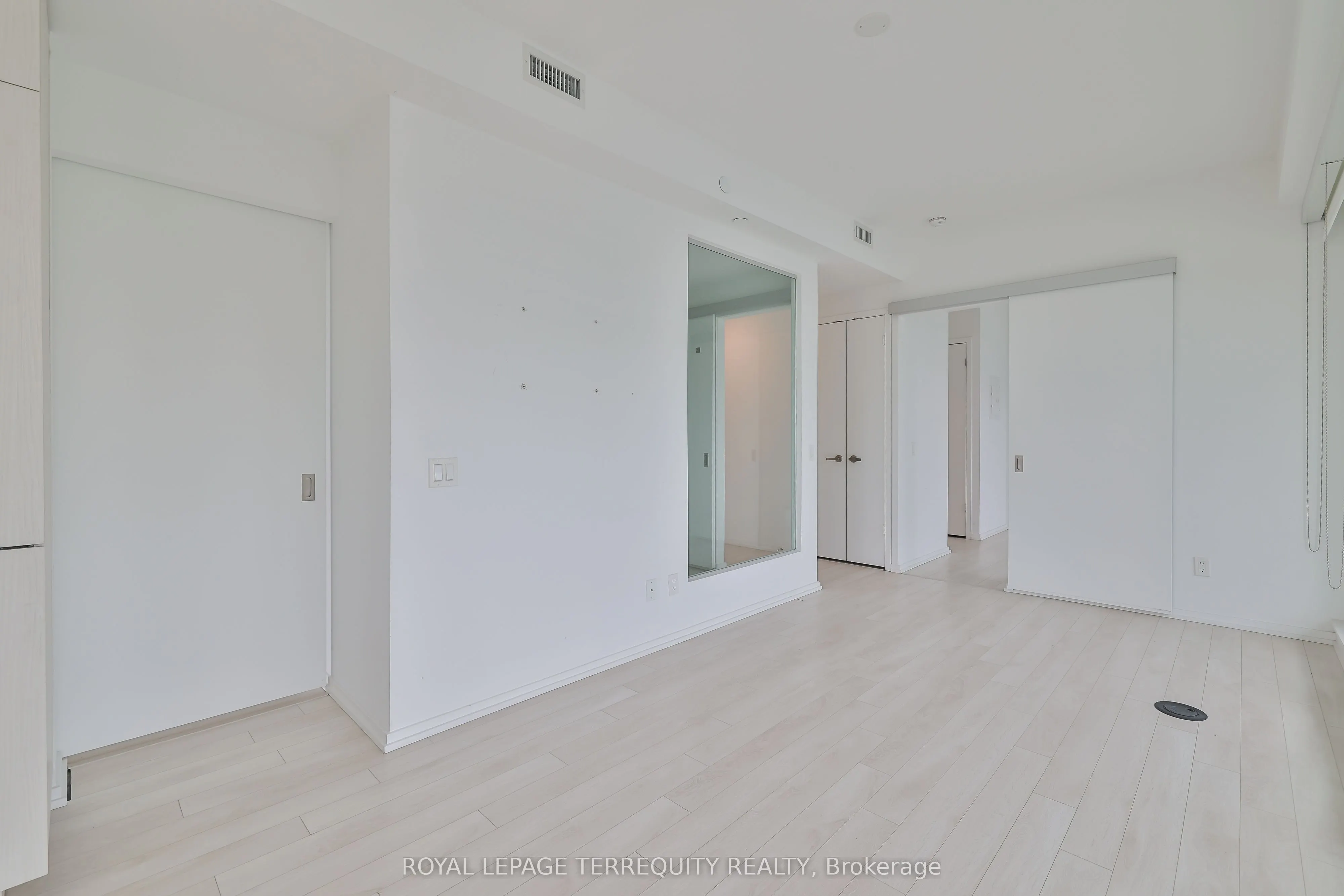 197 Yonge Street, #2709