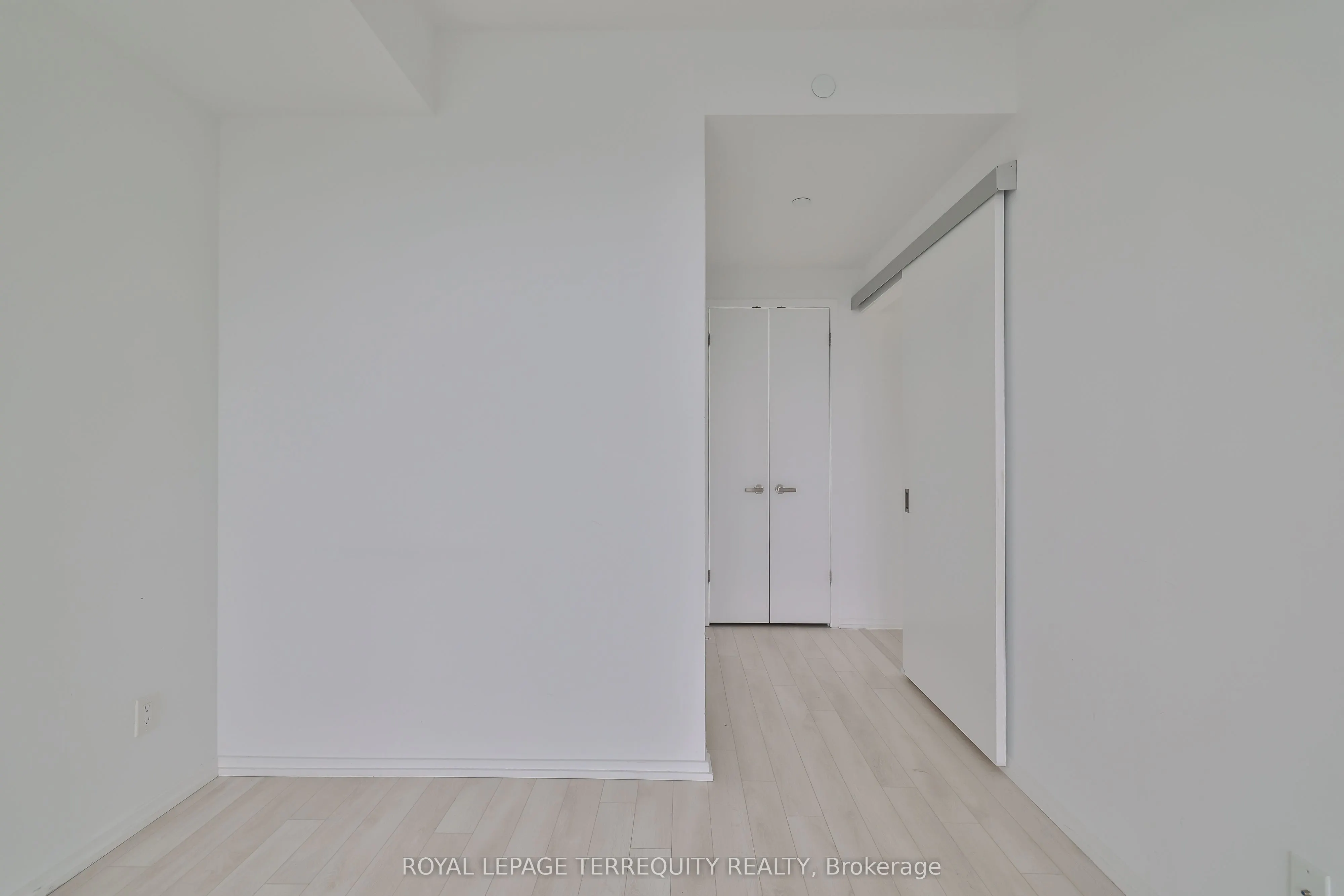 197 Yonge Street, #2709