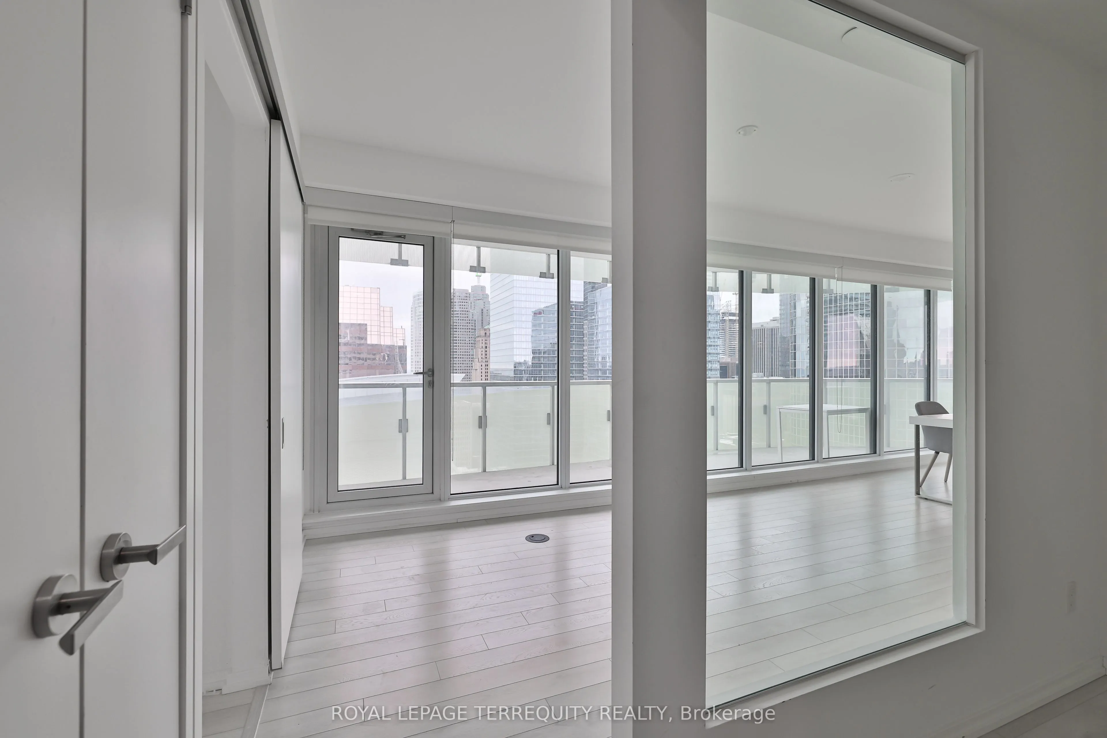 197 Yonge Street, #2709