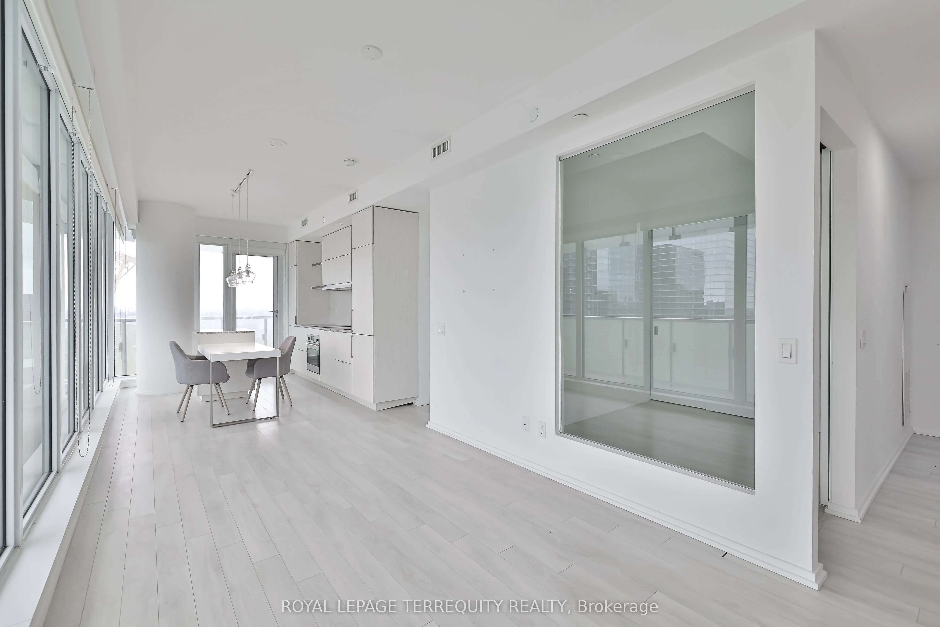 197 Yonge Street, #2709