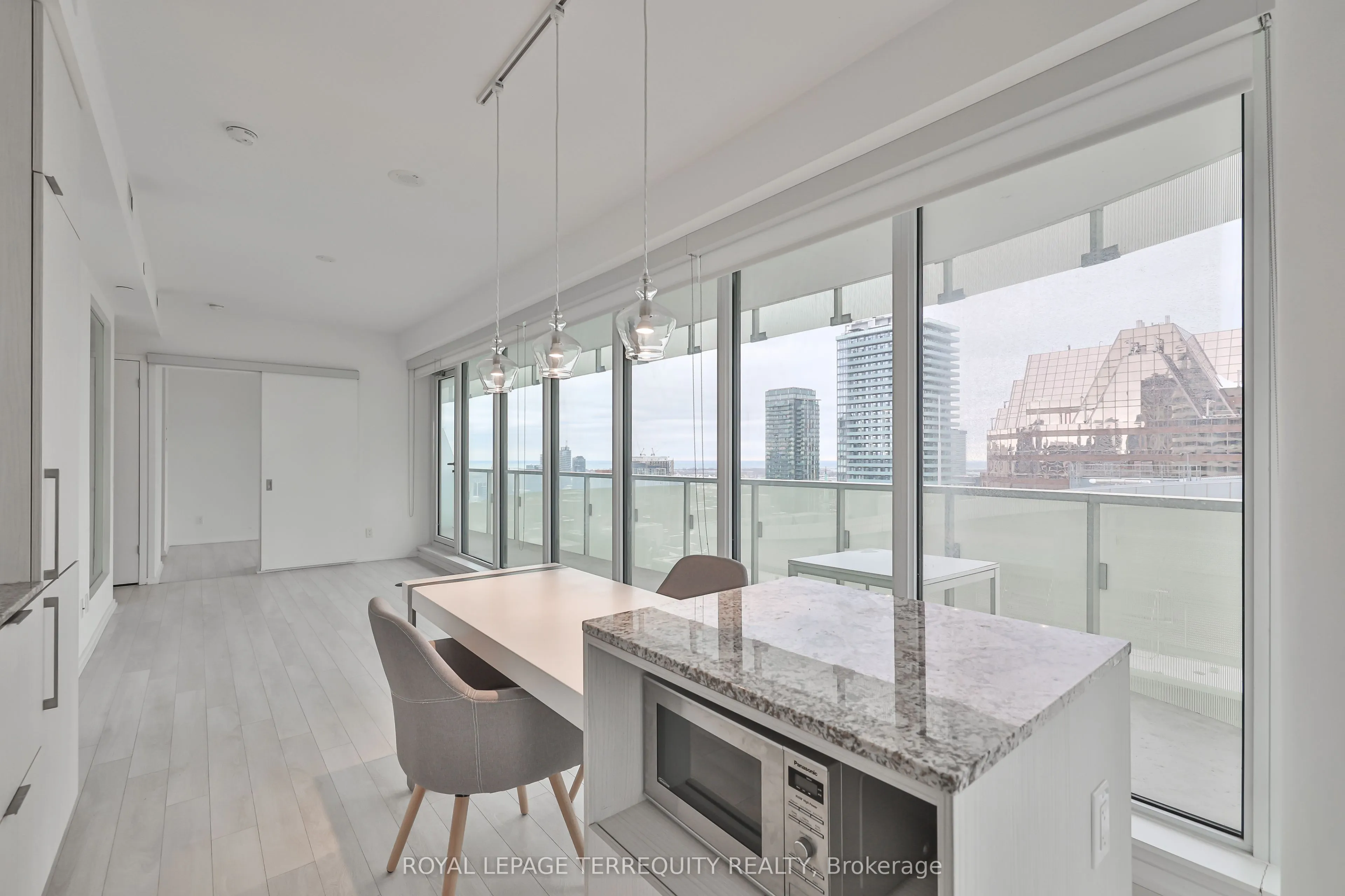 197 Yonge Street, #2709