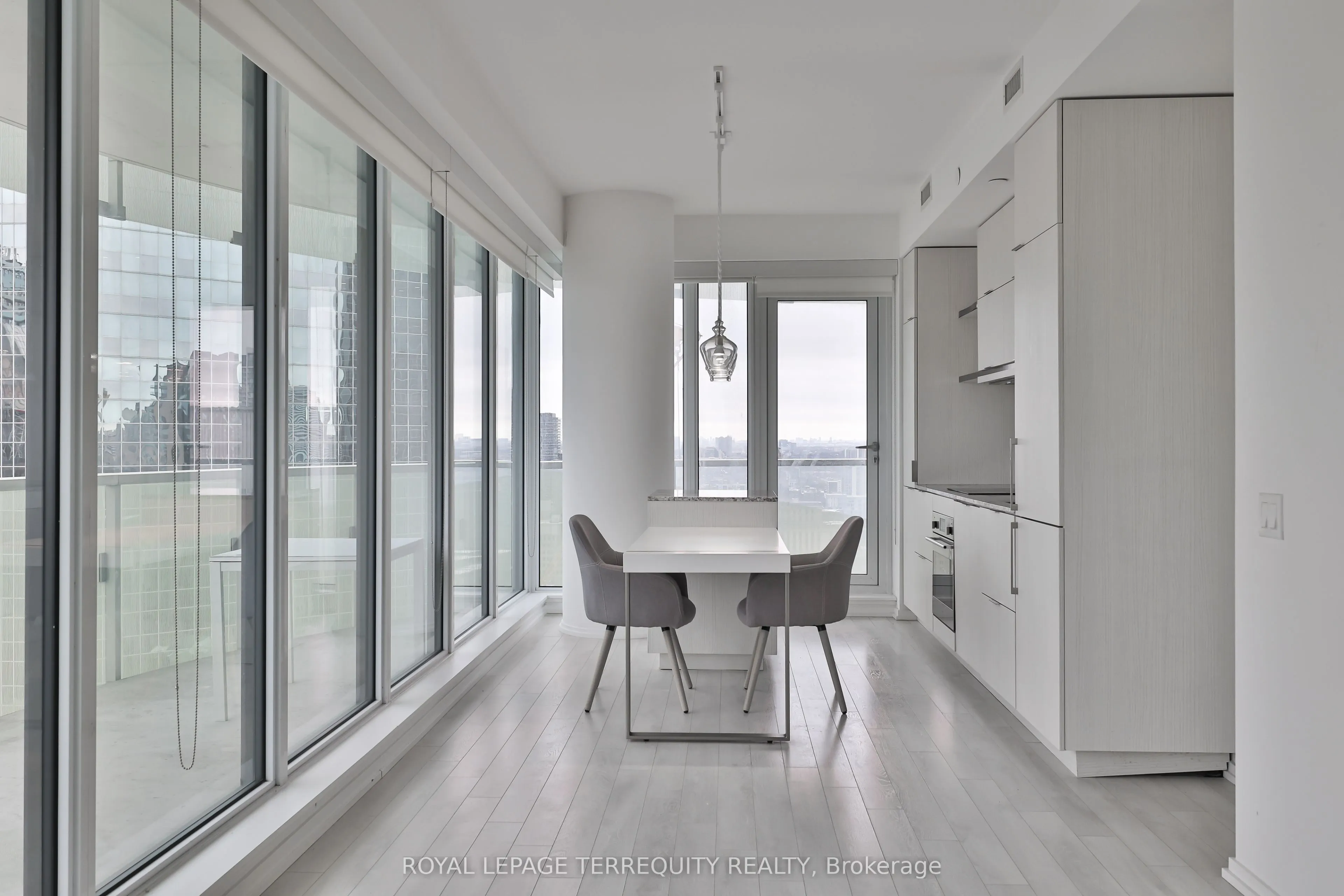 197 Yonge Street, #2709