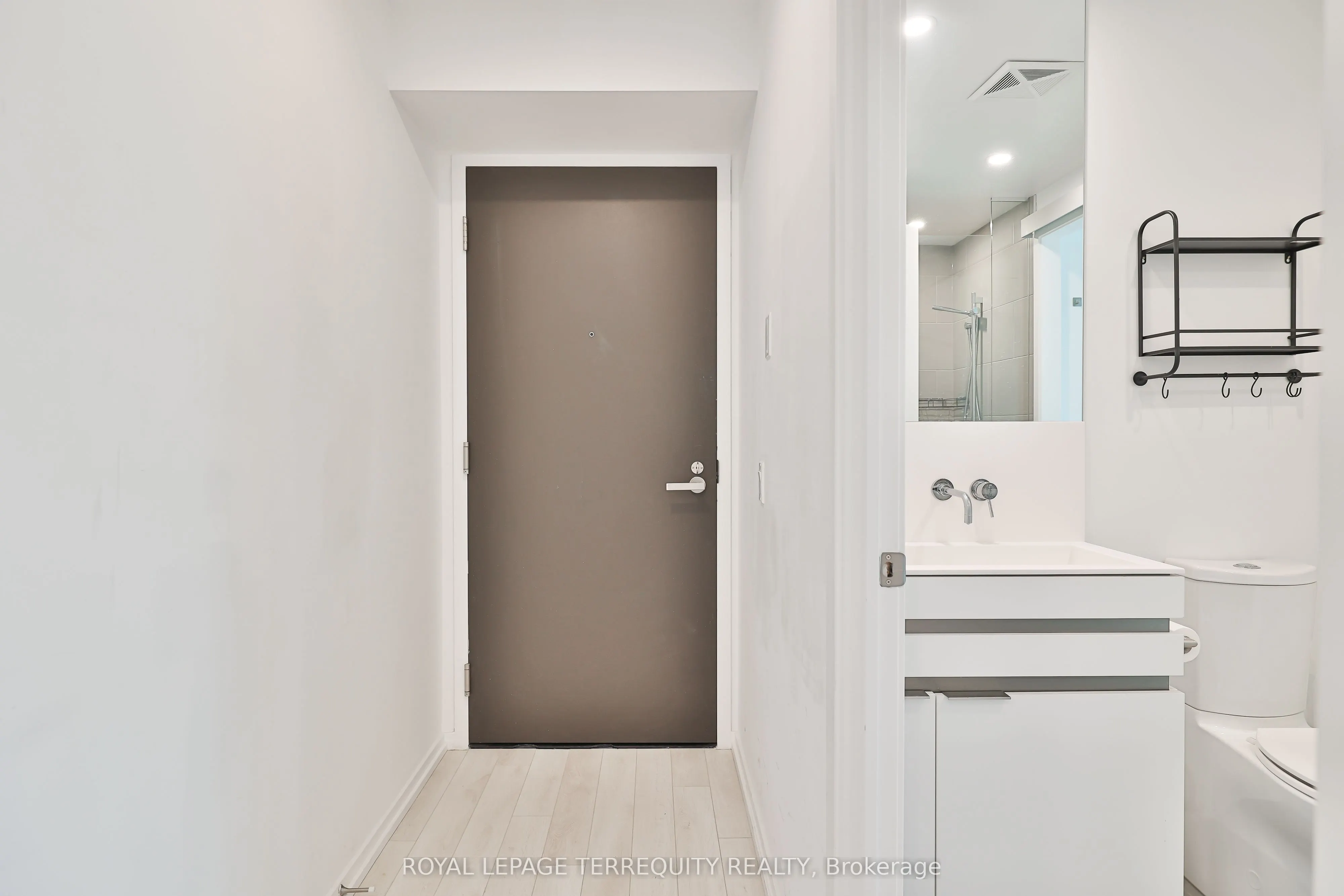 197 Yonge Street, #2709
