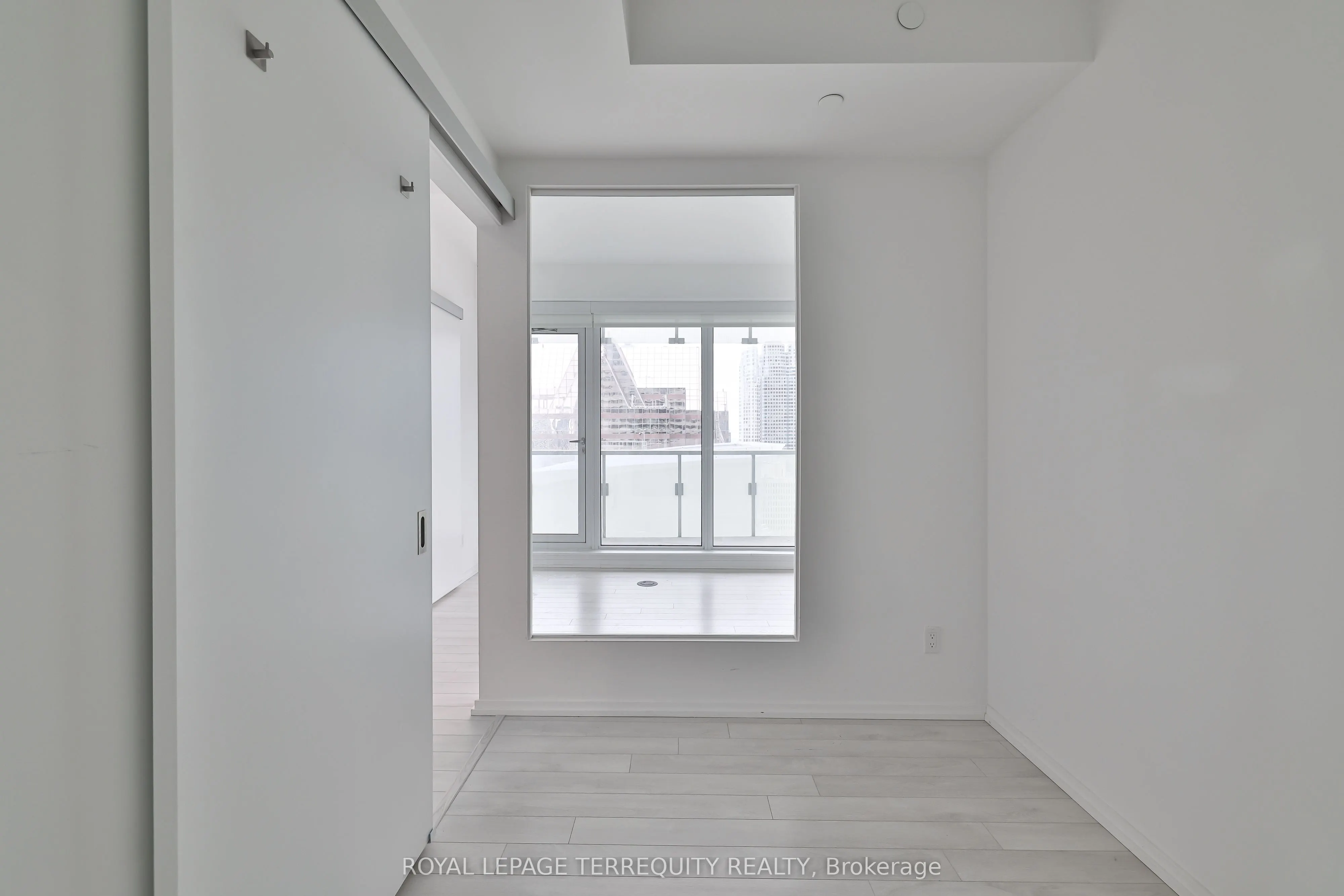197 Yonge Street, #2709