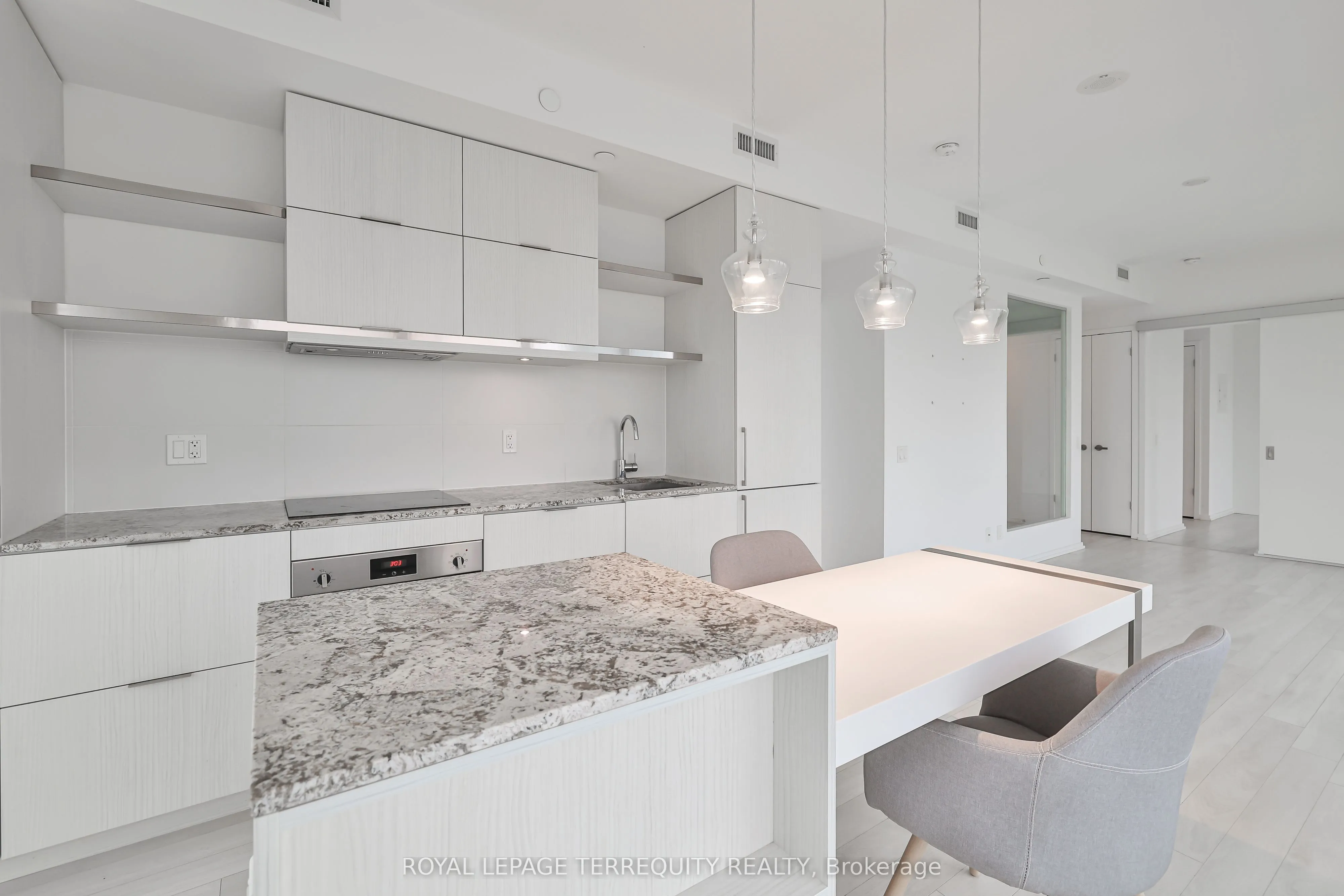 197 Yonge Street, #2709