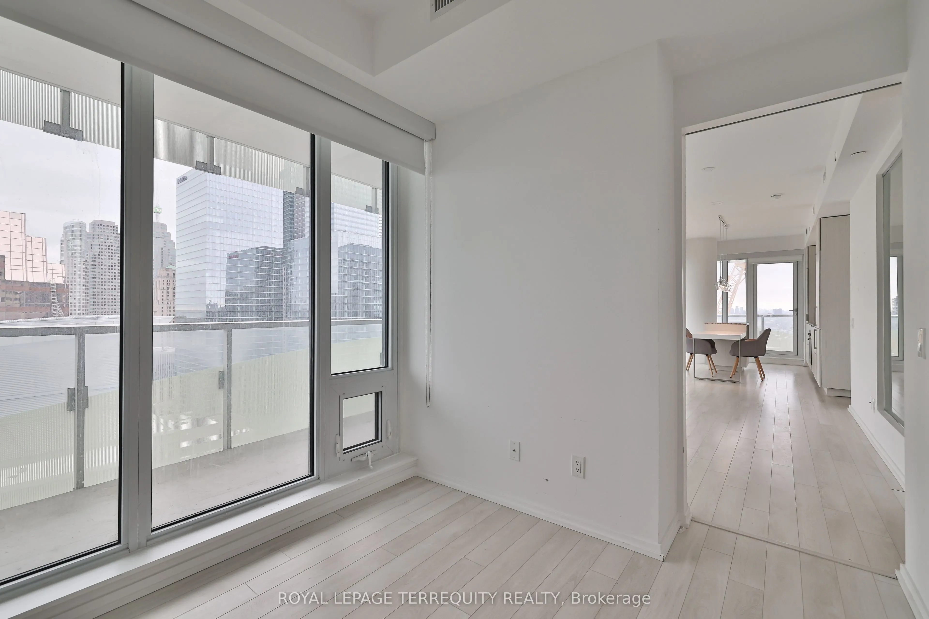 197 Yonge Street, #2709