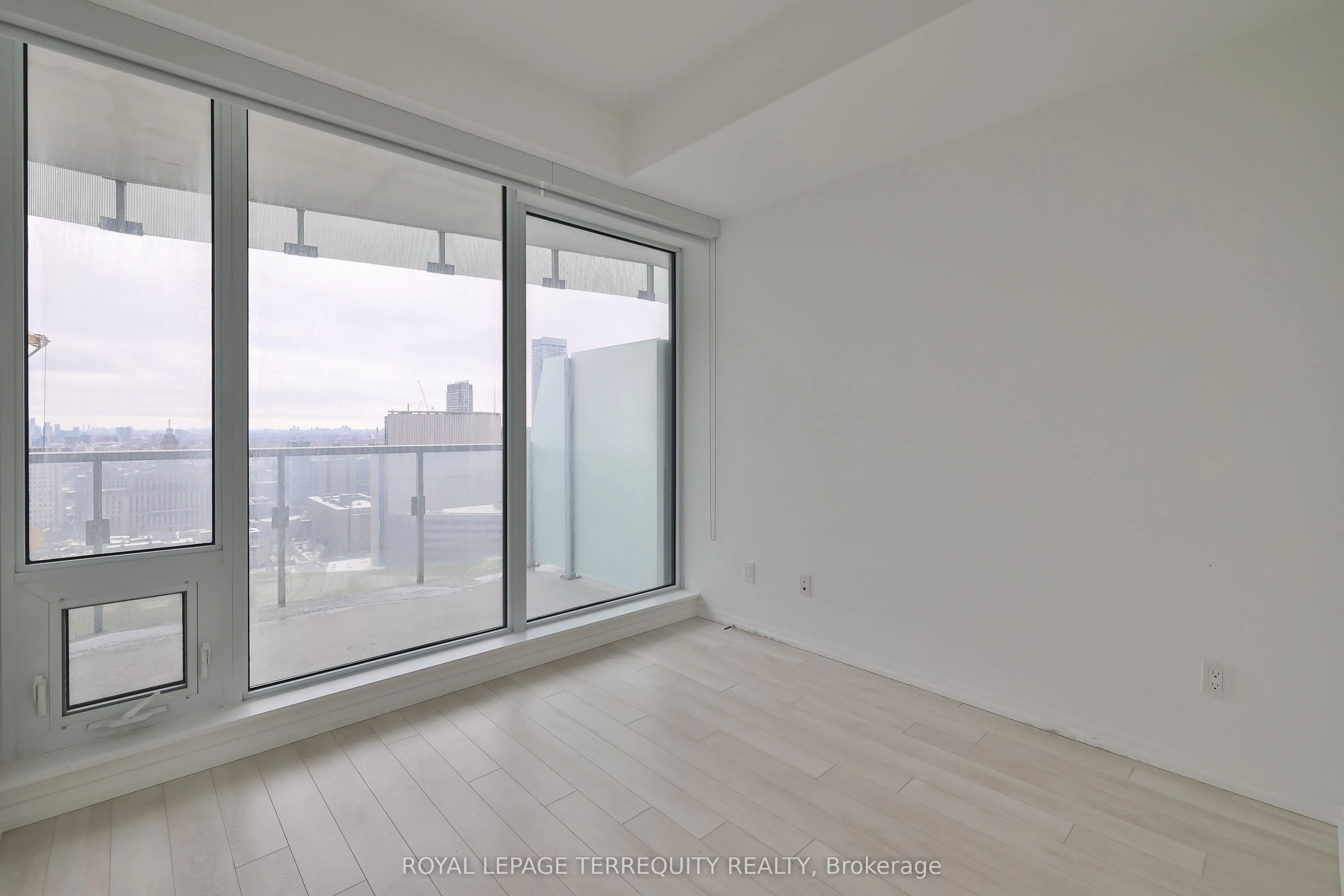 197 Yonge Street, #2709