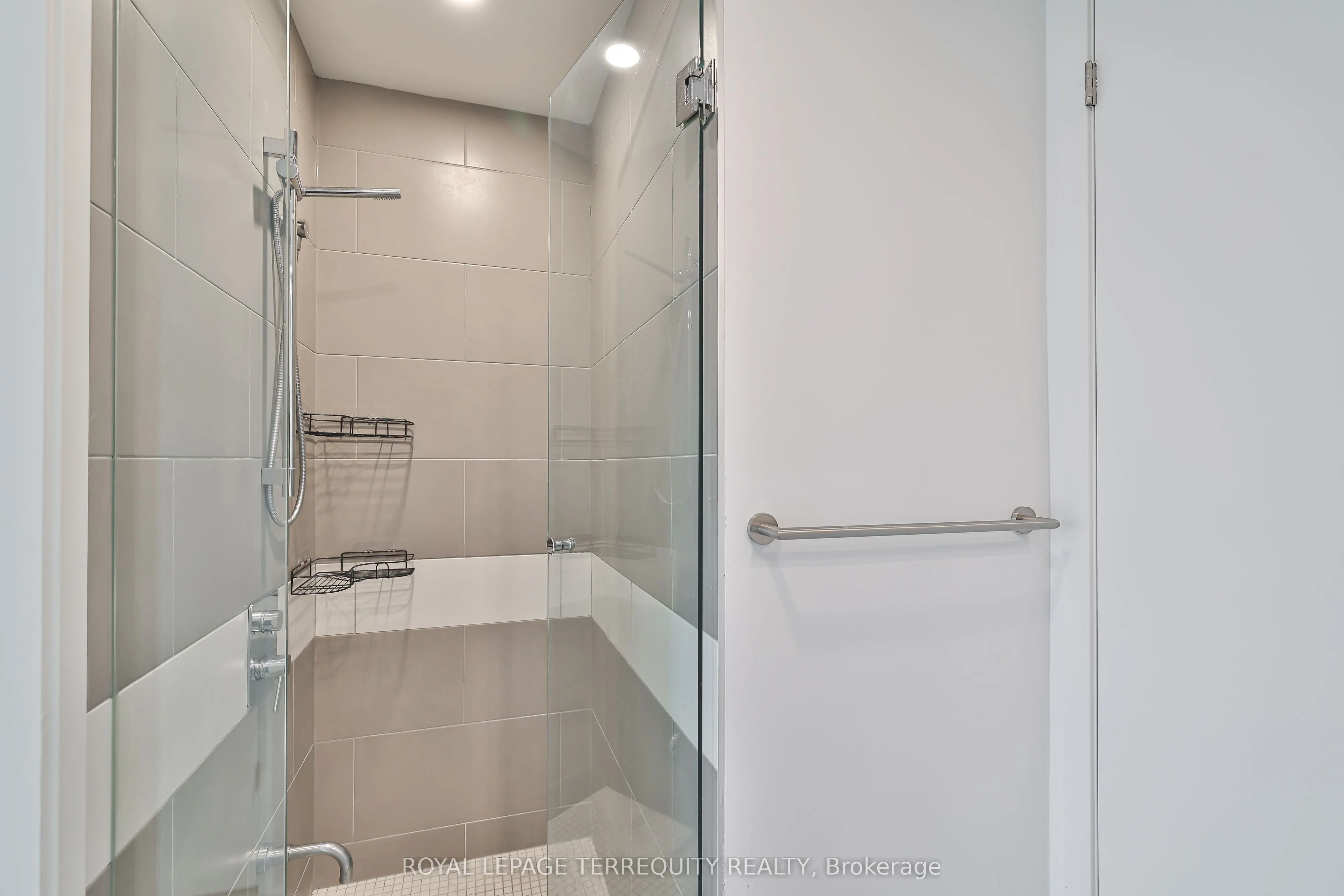 197 Yonge Street, #2709