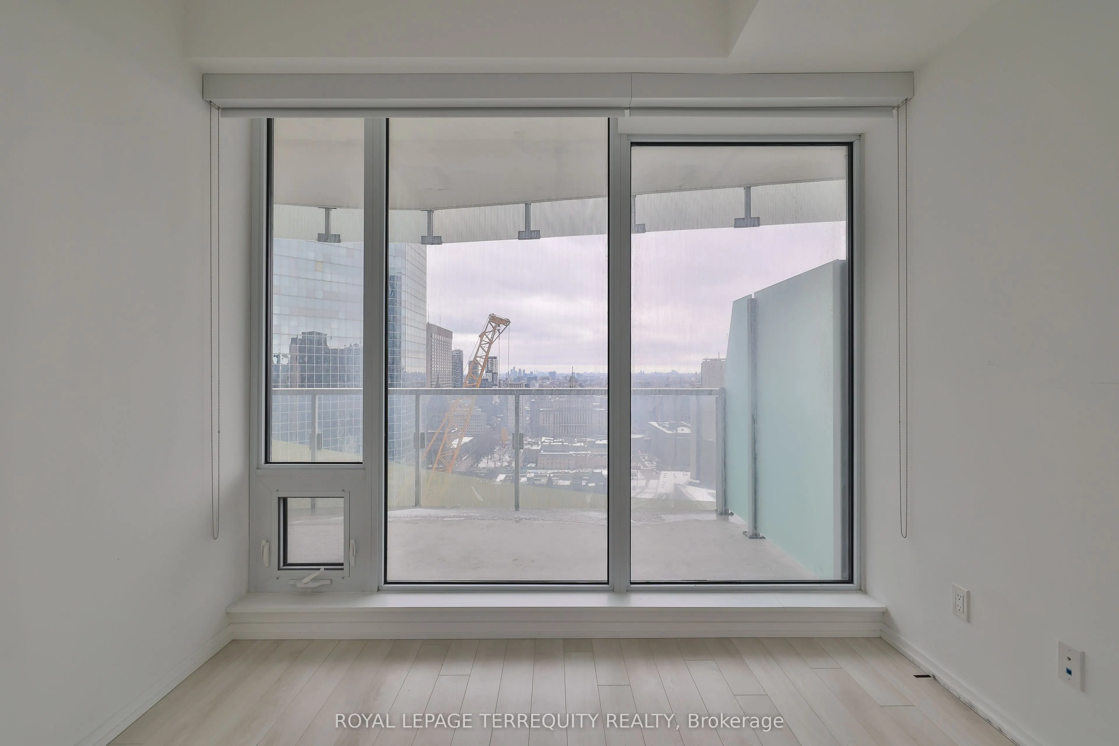 197 Yonge Street, #2709