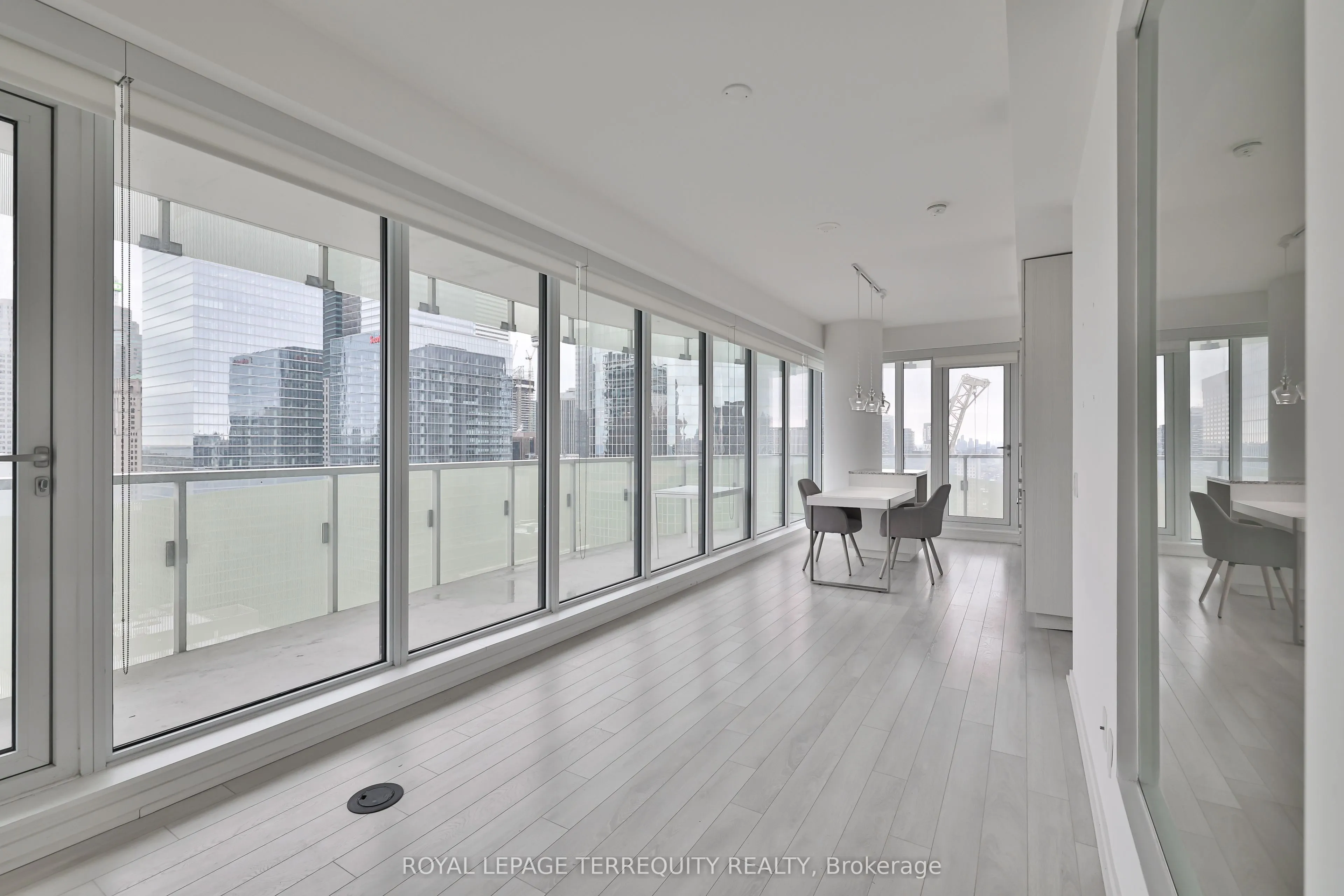197 Yonge Street, #2709