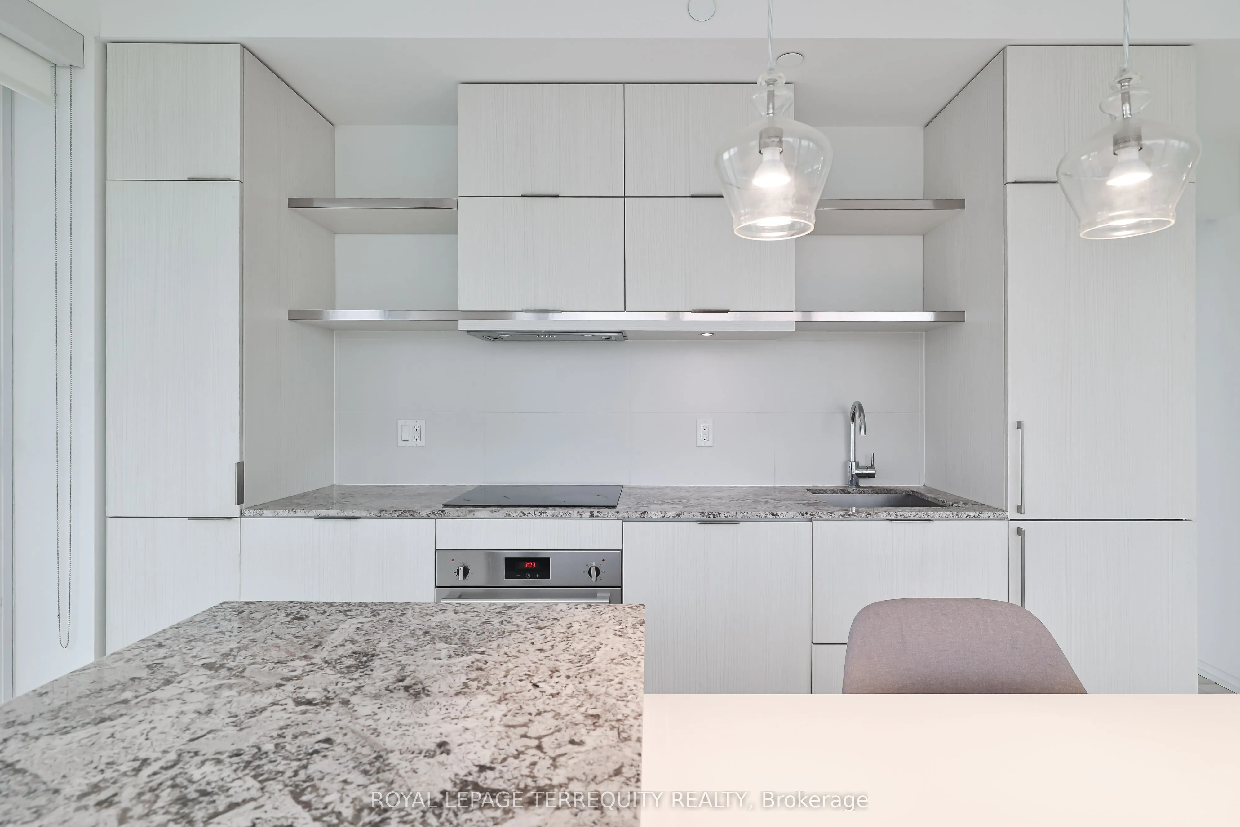 197 Yonge Street, #2709