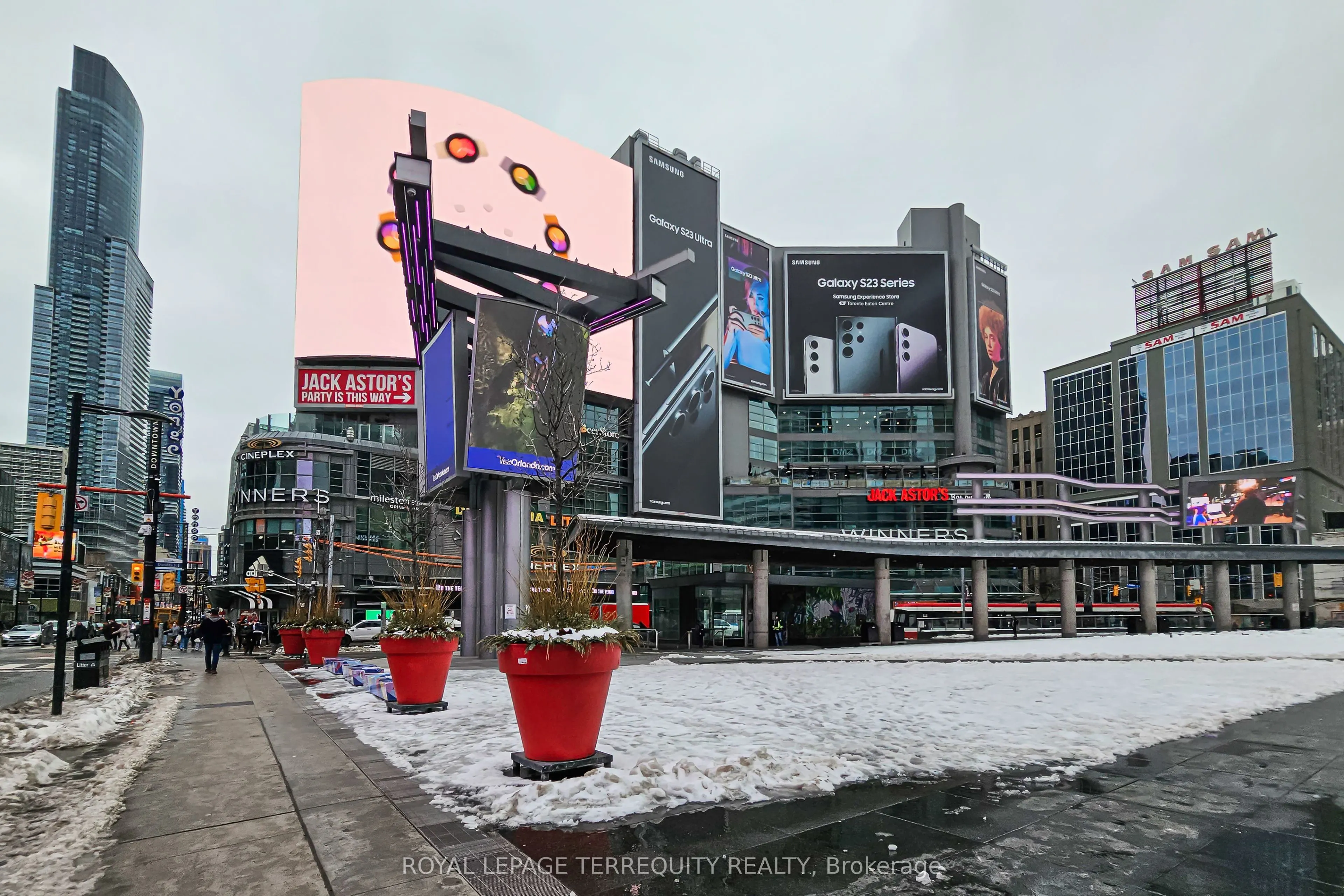 197 Yonge Street, #2709