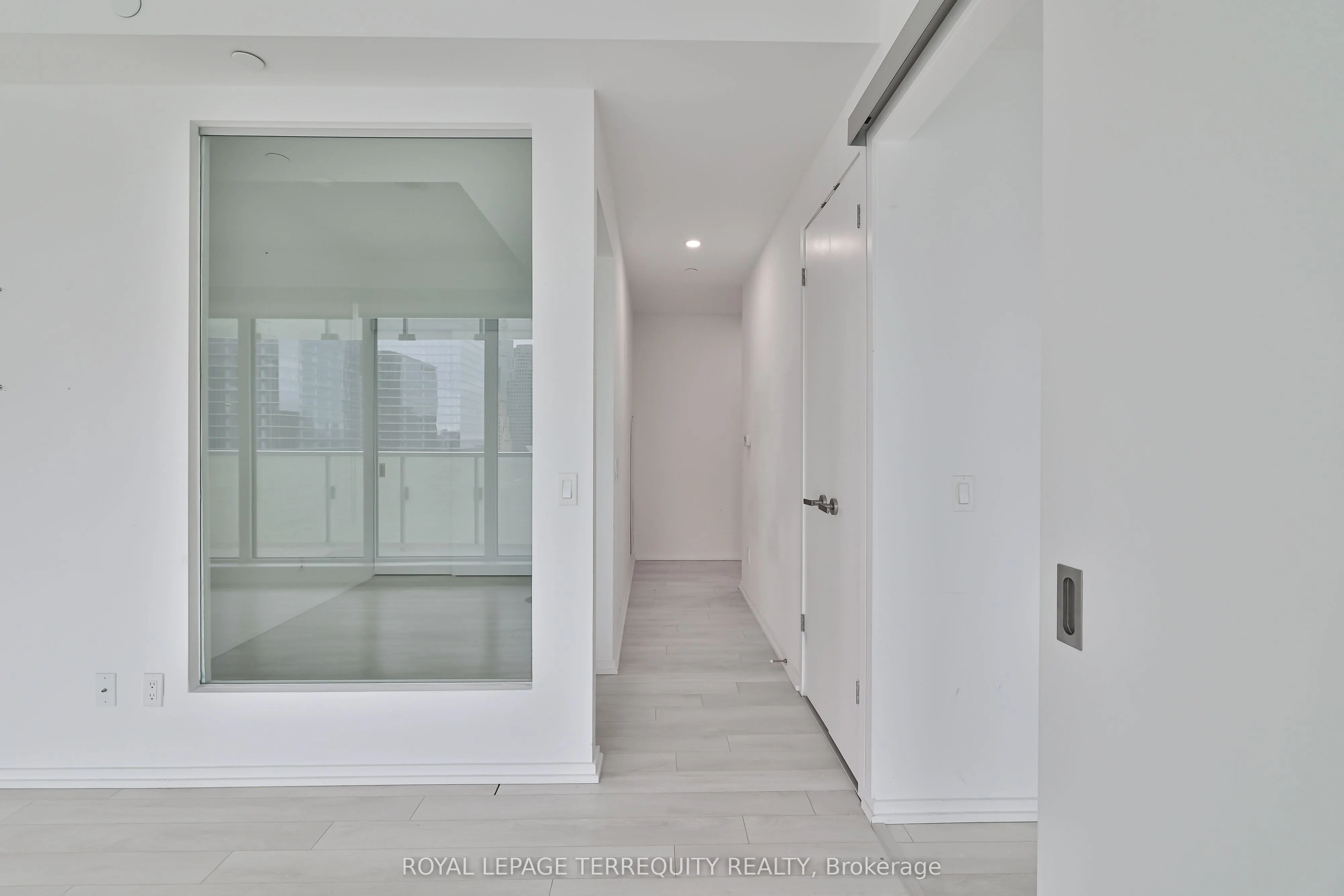 197 Yonge Street, #2709