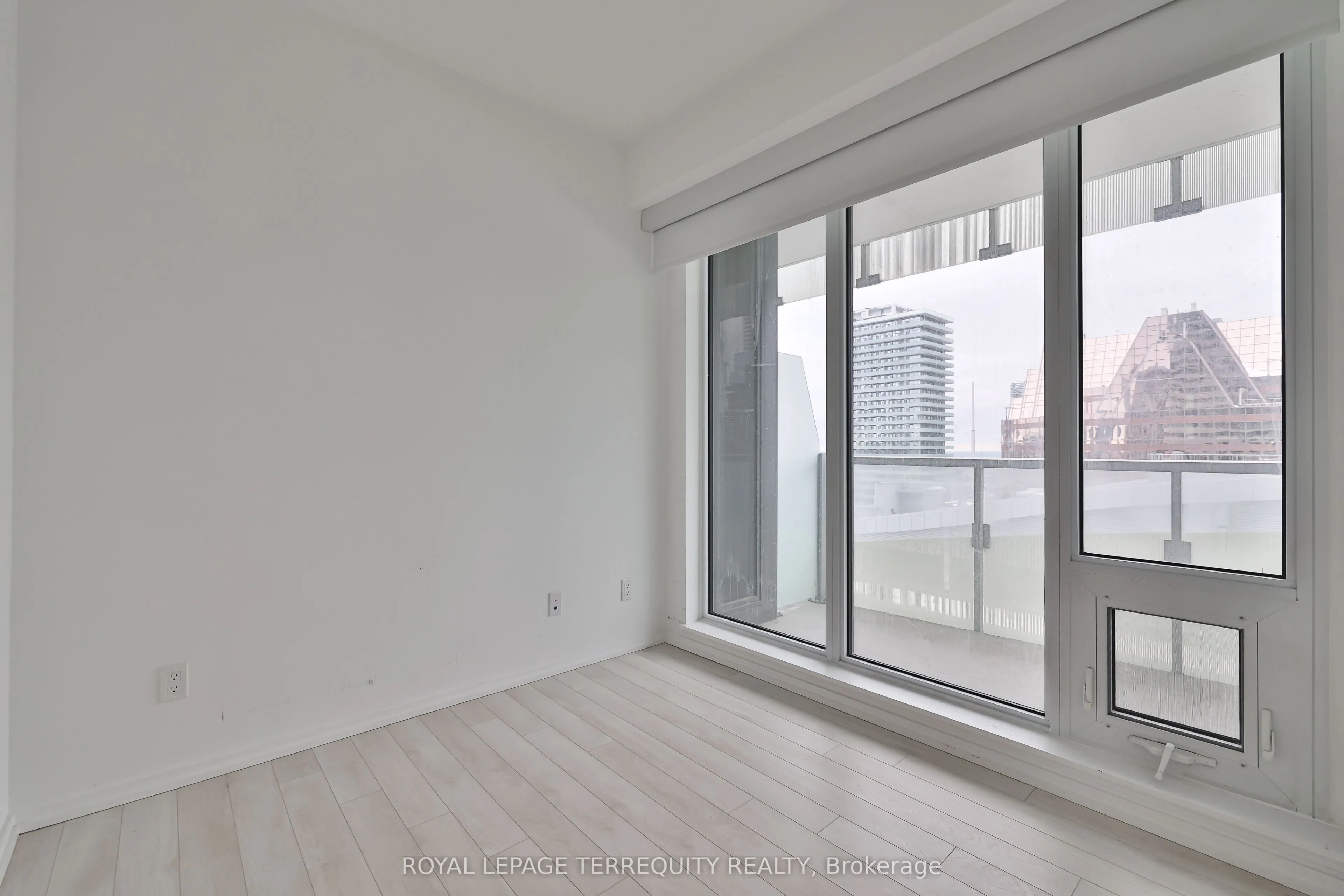 197 Yonge Street, #2709