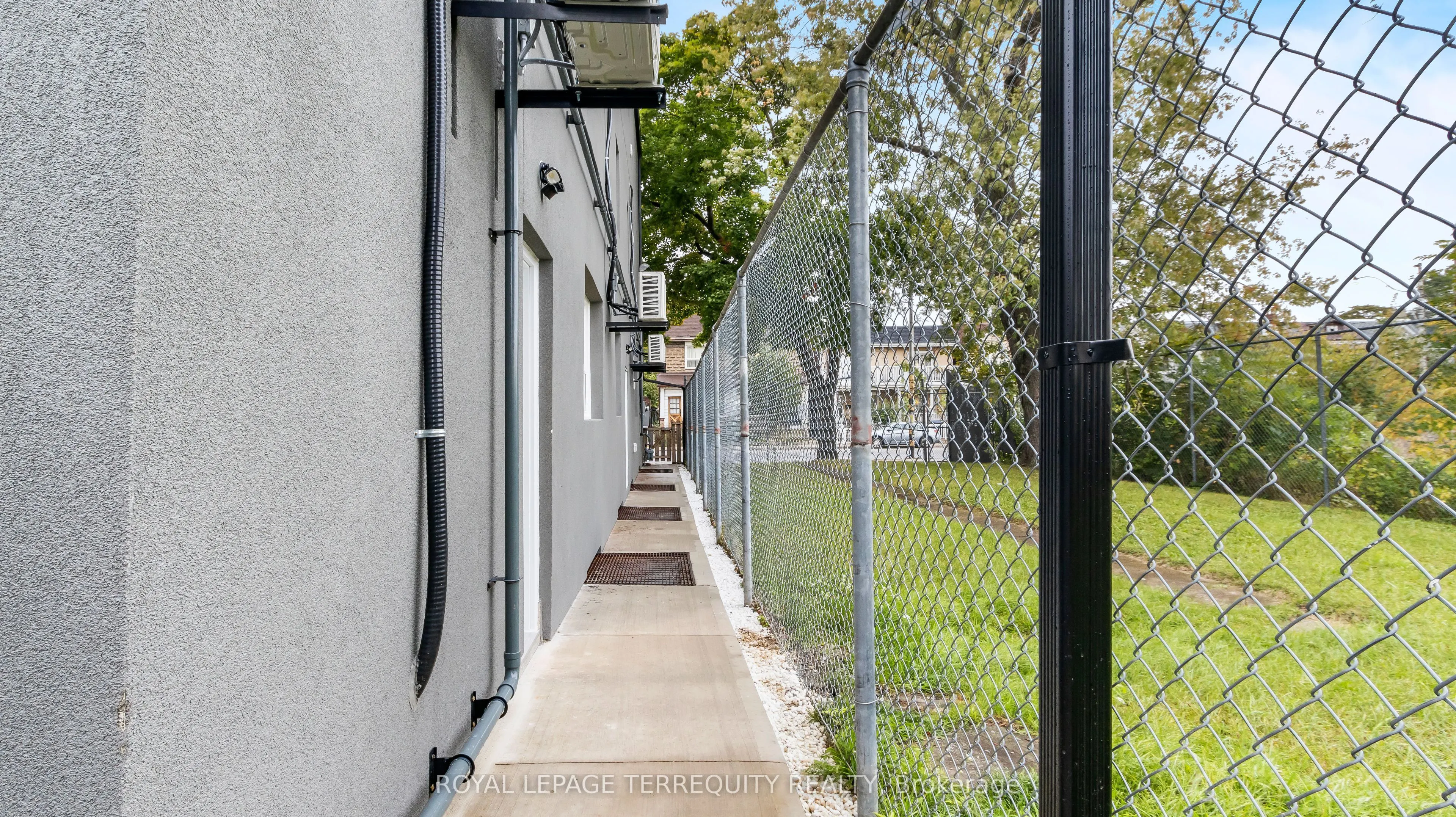 646 Lansdowne Avenue, #4