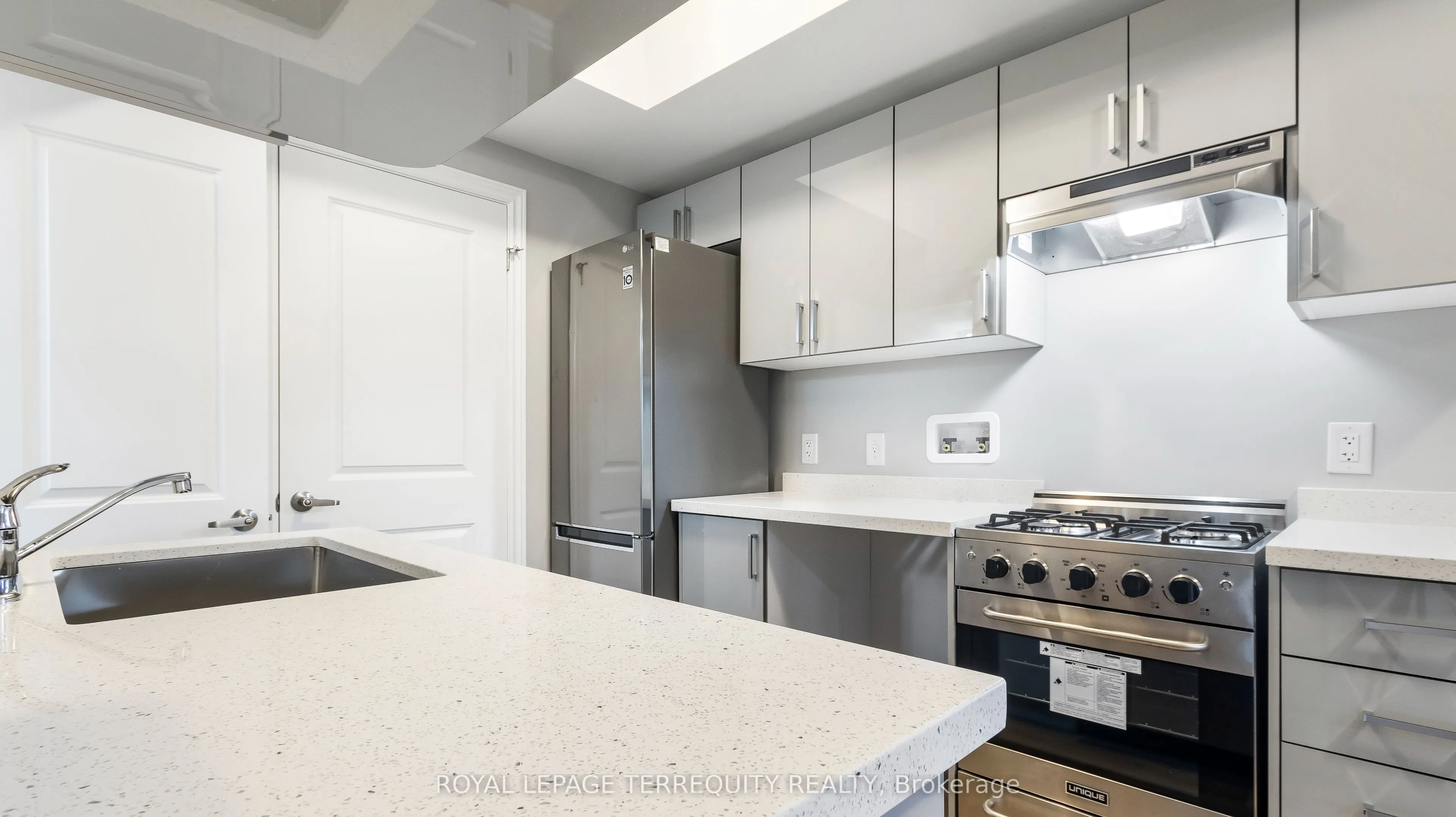 646 Lansdowne Avenue, #4