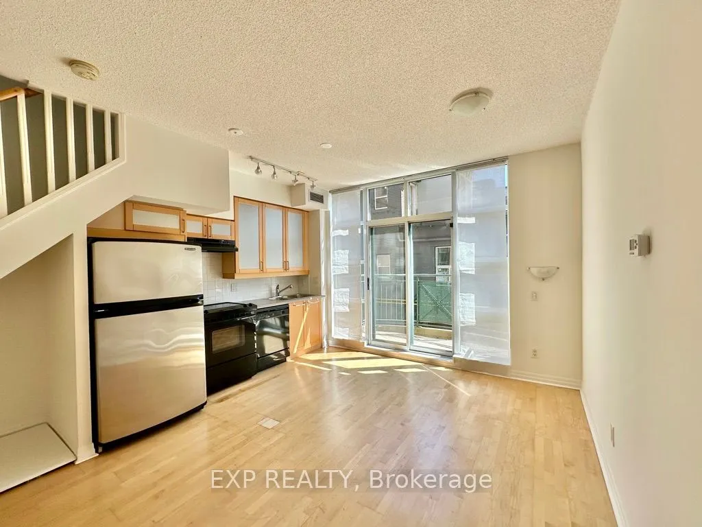 901 Queen Street W, #201