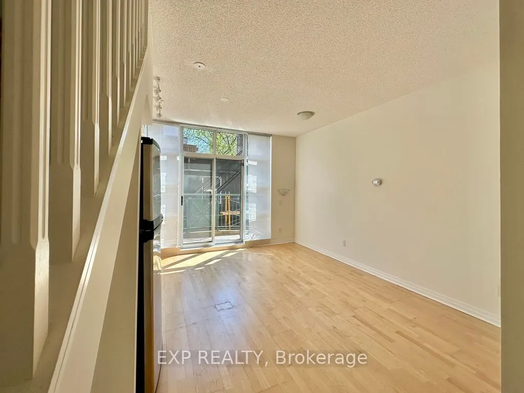 901 Queen Street W, #201