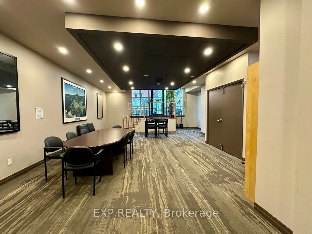 901 Queen Street W, #201