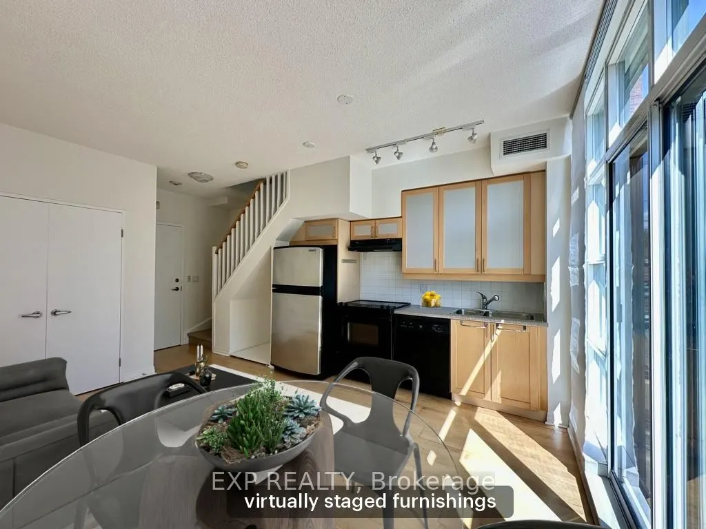 901 Queen Street W, #201