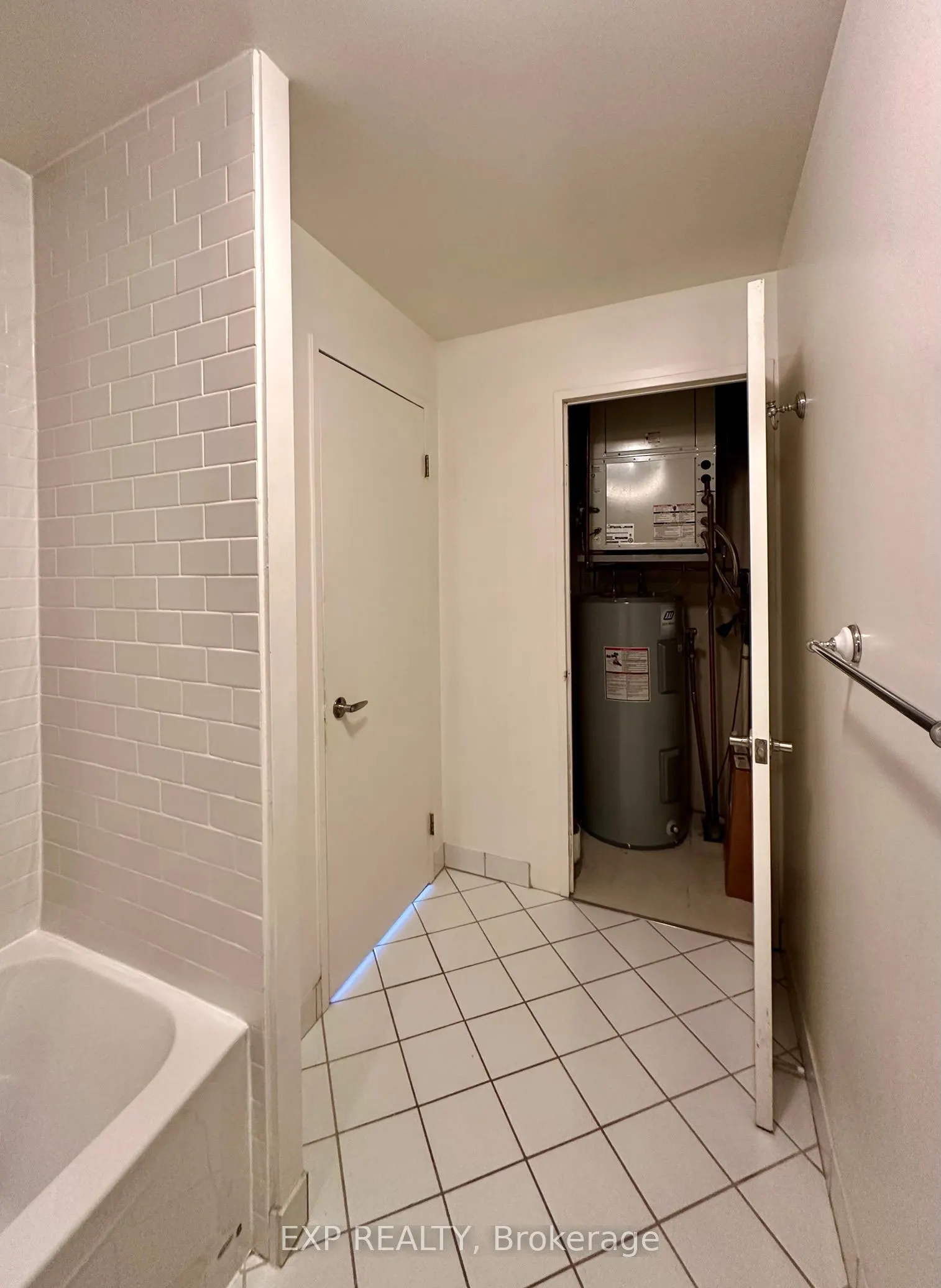 901 Queen Street W, #201